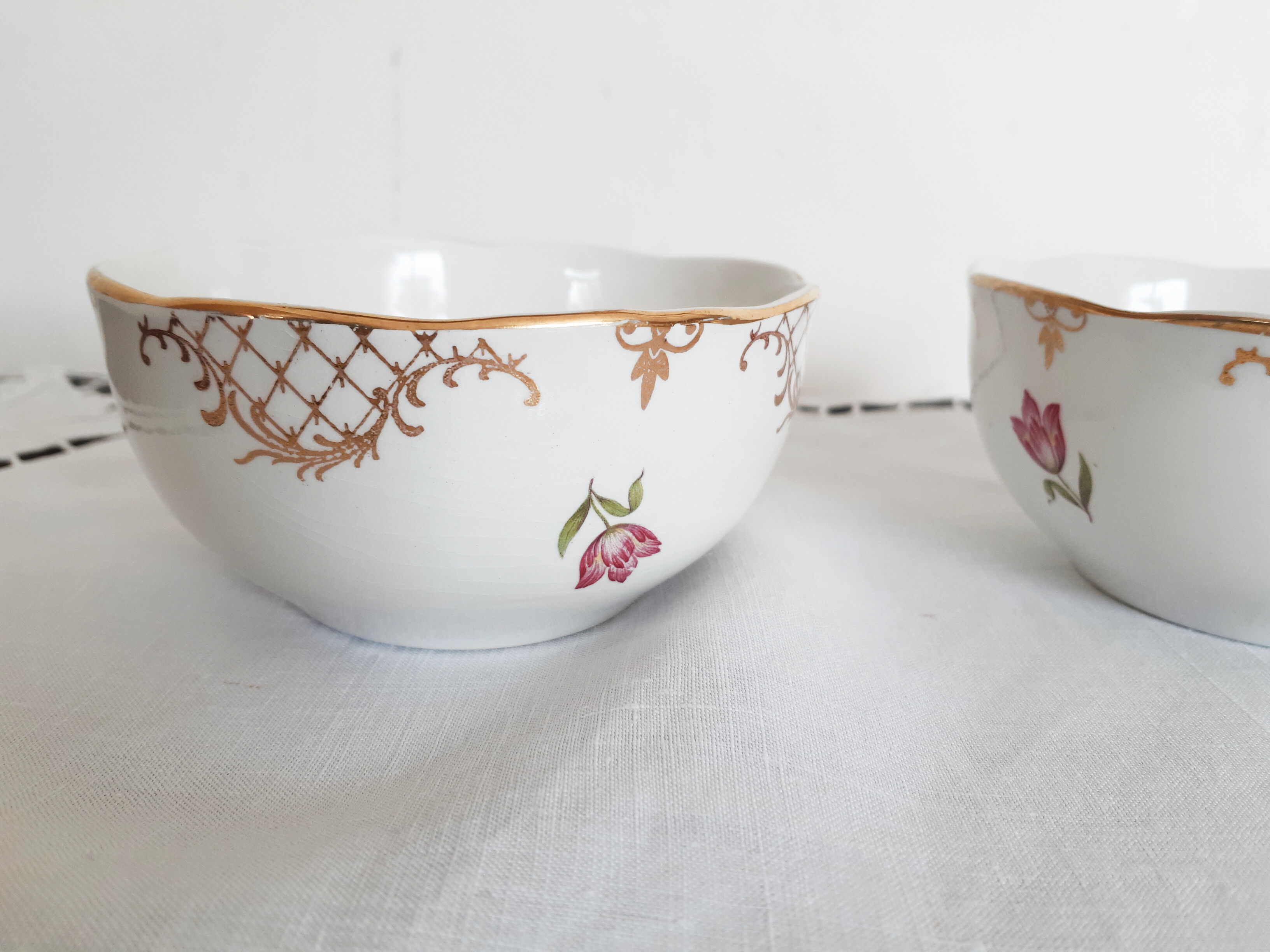 Set of 2 Sarreguemines porcelain tea cups