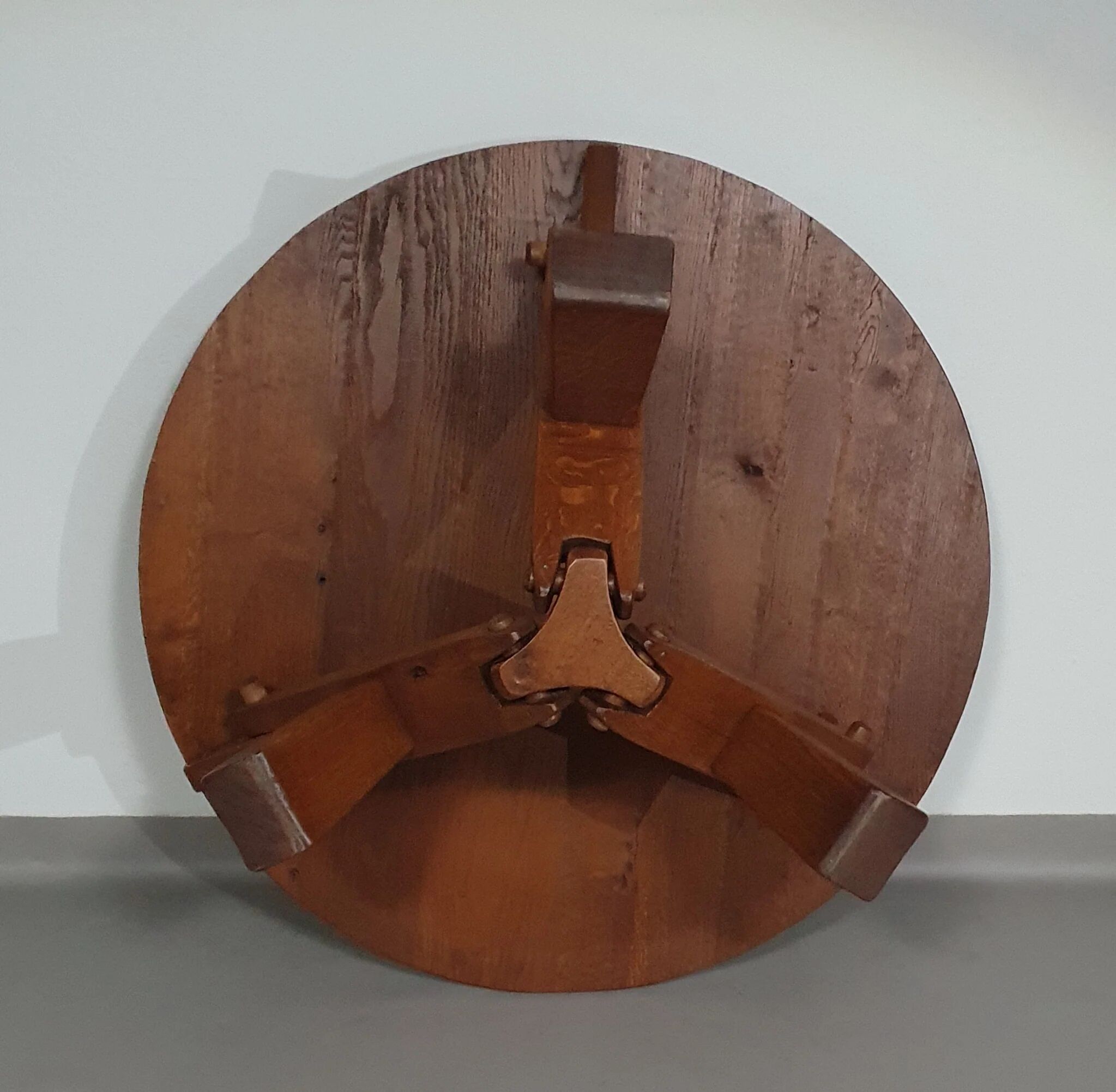 Table basse ronde en chêne, réglable en hauteur, années 1960