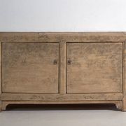 Buffet bas long ancien en orme à deux portes – Chine, vers 1950