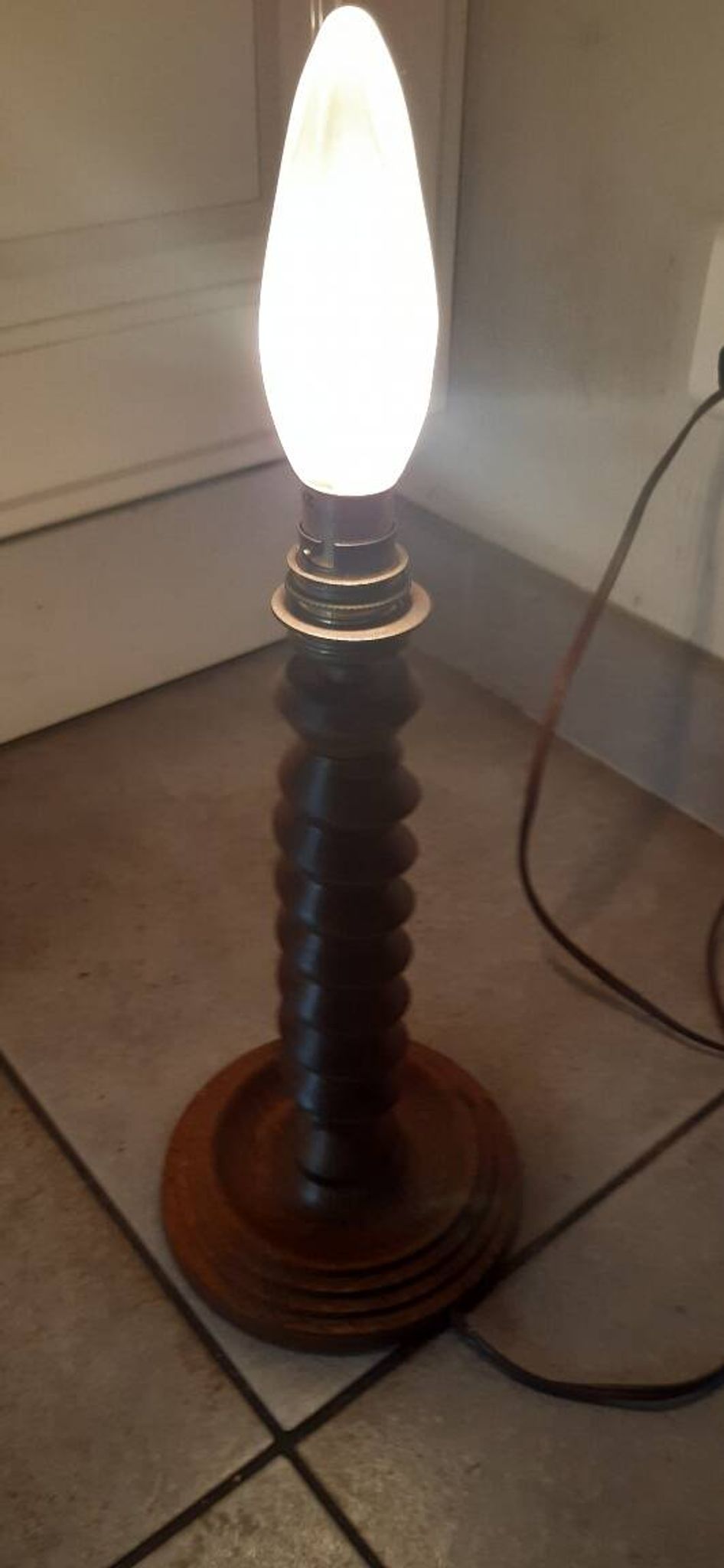 Lampe bois tourné art déco