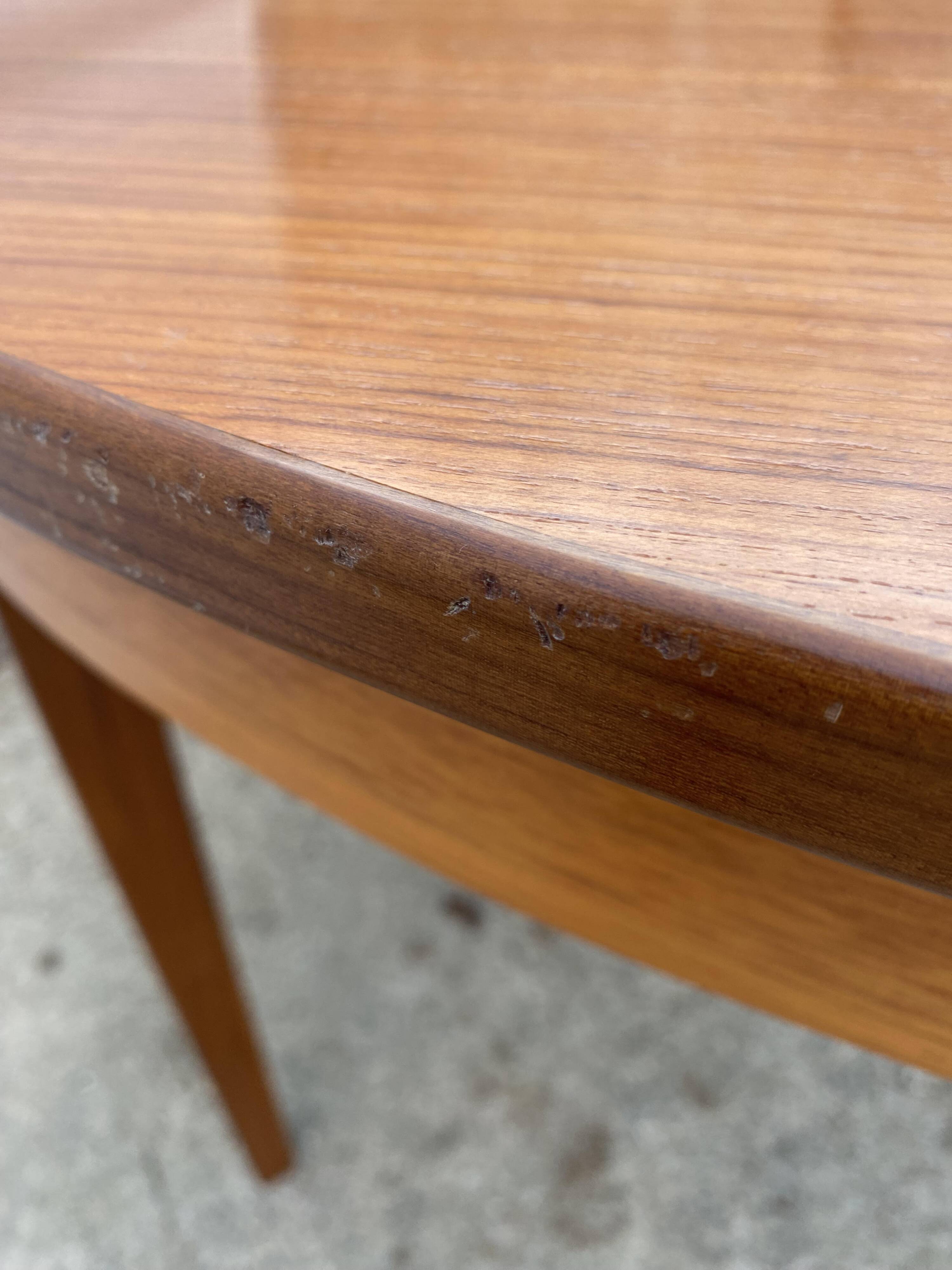 Scandinavian extendable round table in teak dia 116cm an60