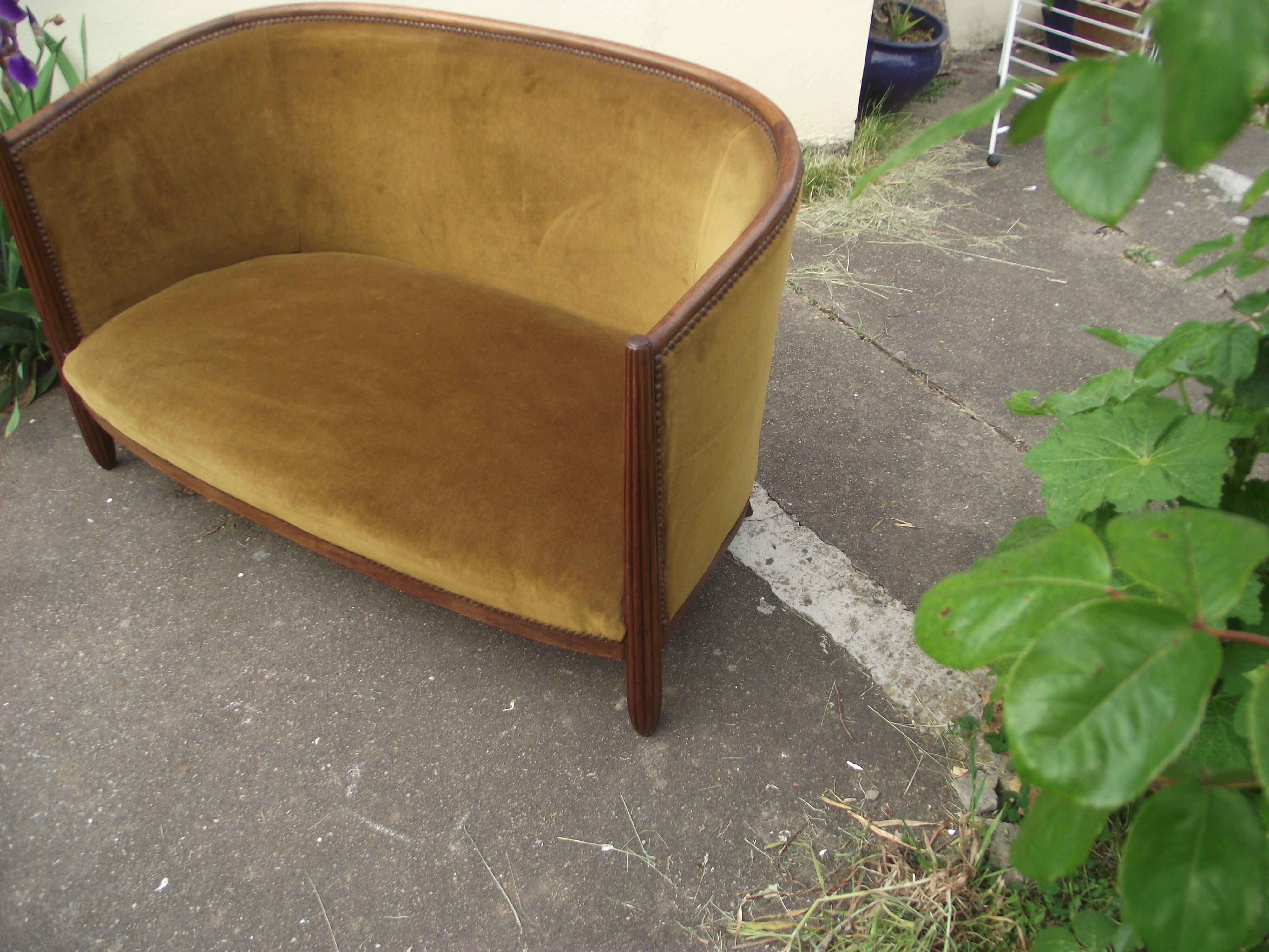 Art Deco 2-seater sofa in solid walnut