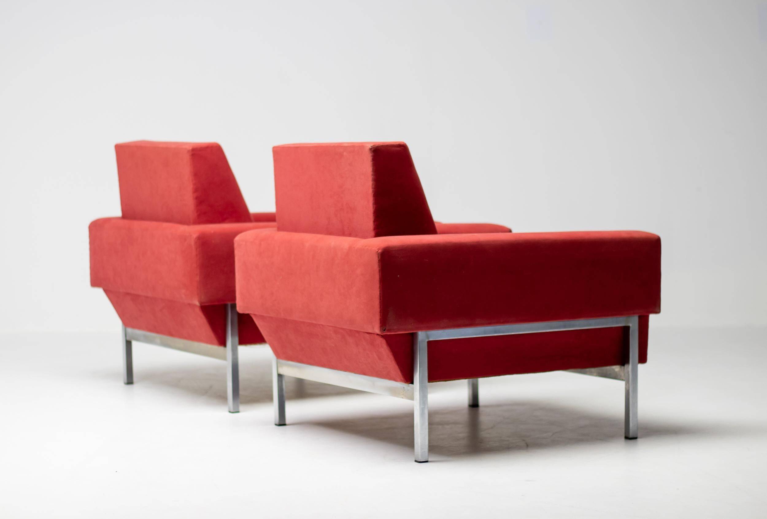 Red Kiushu armchairs by Saporiti characteristic of mid-20th century Italian modern design.