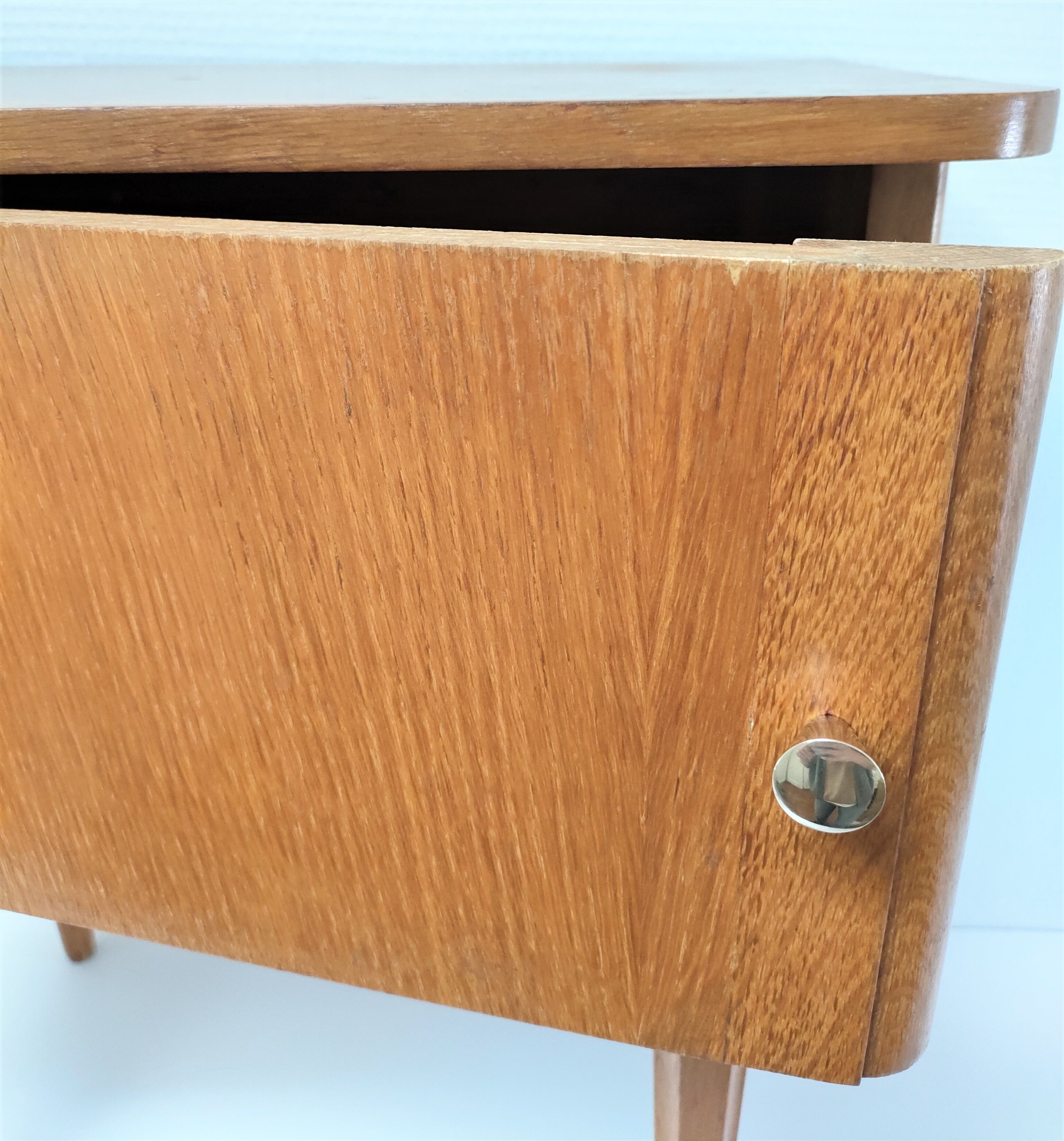 Bedside wood feet tapered 60s