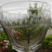 Lot de 5 verres à eau anciens en verre frise gravée.