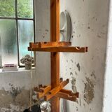 Patère wears pine coat 70