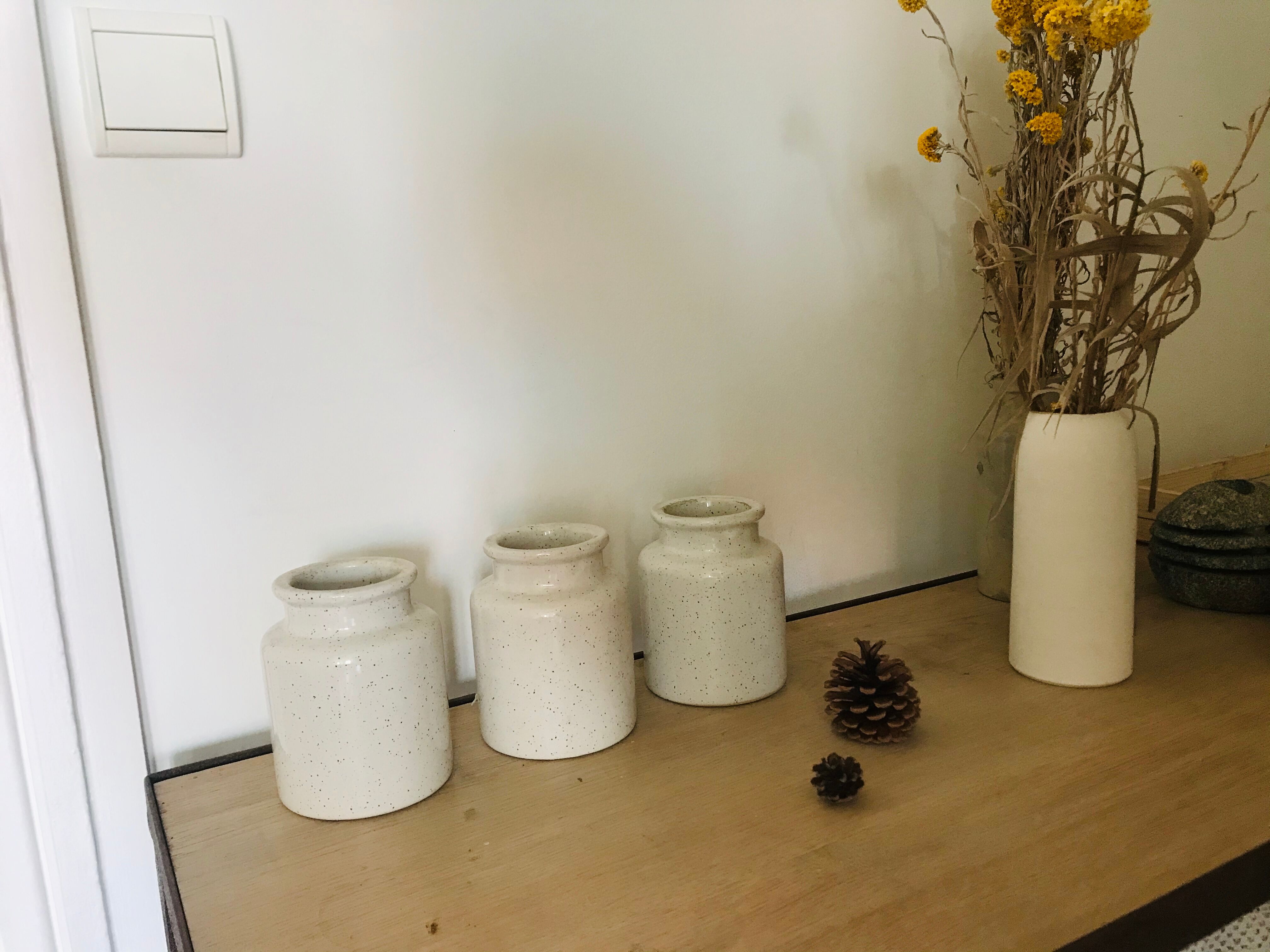 3 white jars, stained in glazed earth