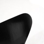 Chaise modèle " 3207 " par Arne Jacobsen pour Fritz Hansen, Danemark.