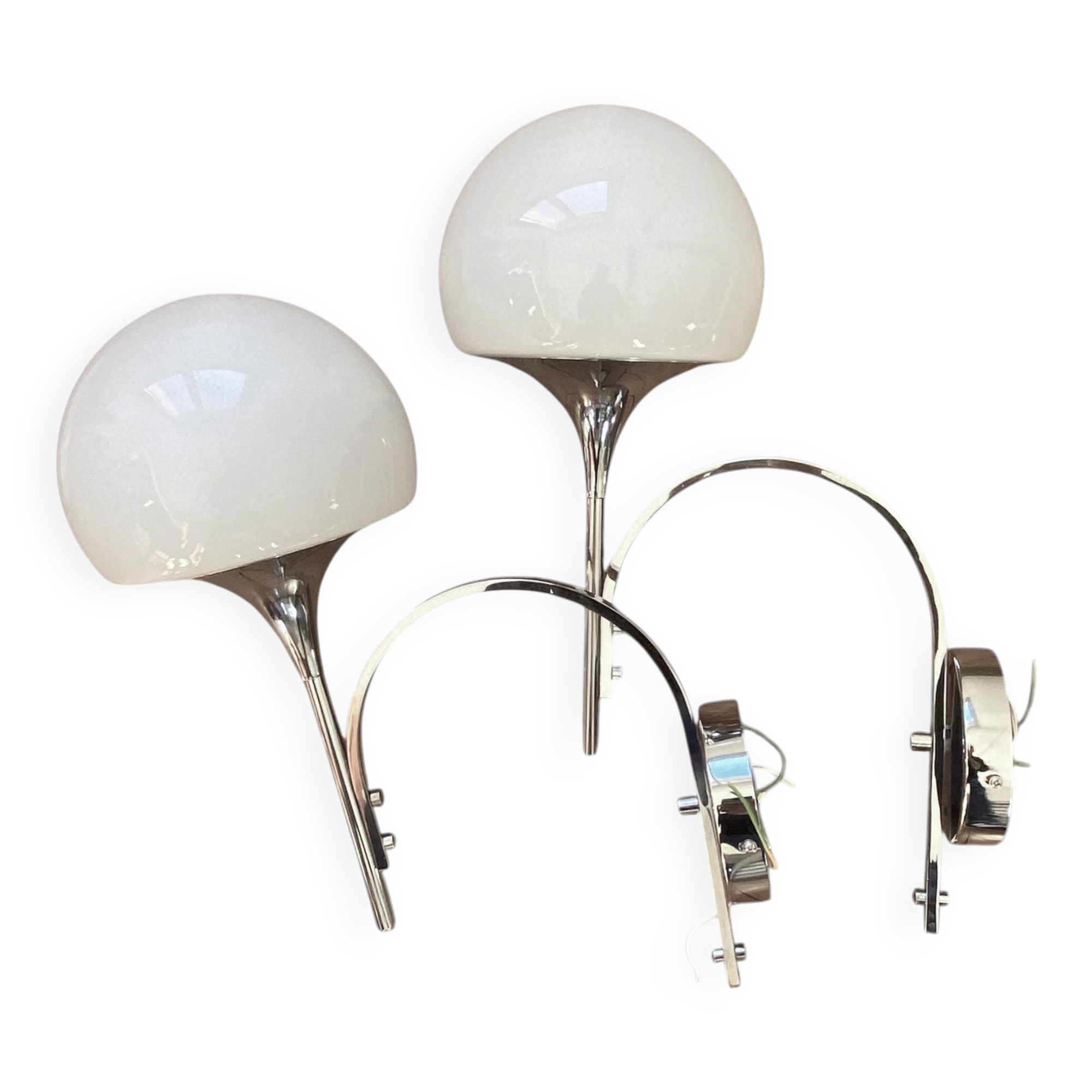 Large pair of Sciolari seventies wall sconces in chrome metal.