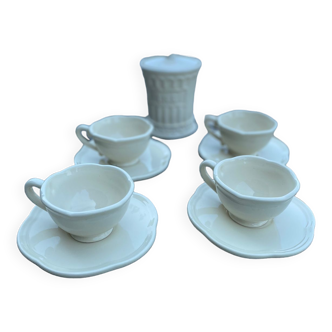 Tea cup set with pot