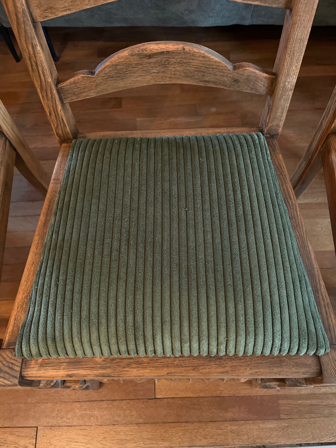 4 antique chairs with green velvet upholstery