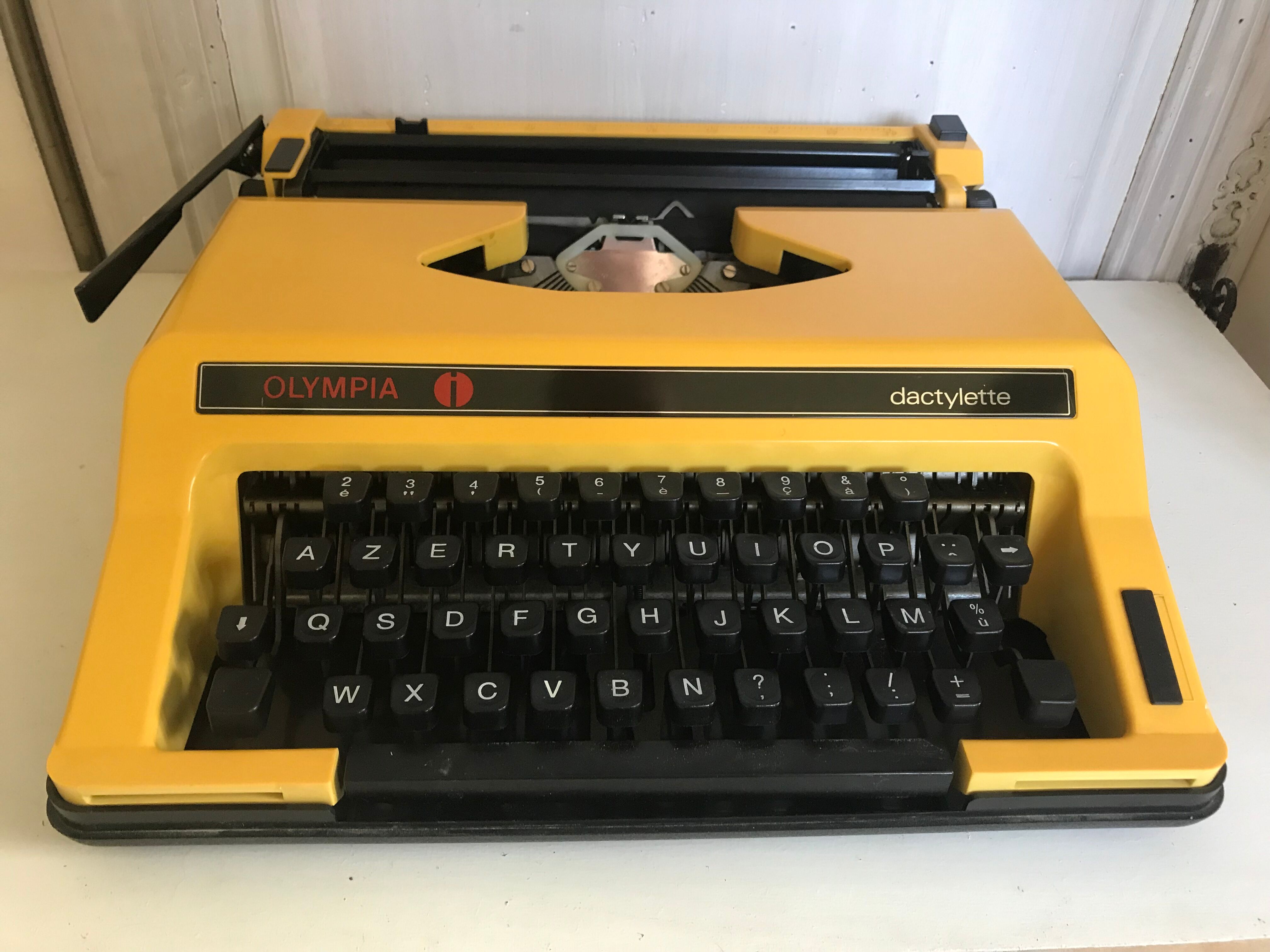Typewriter Olympia Dactylette