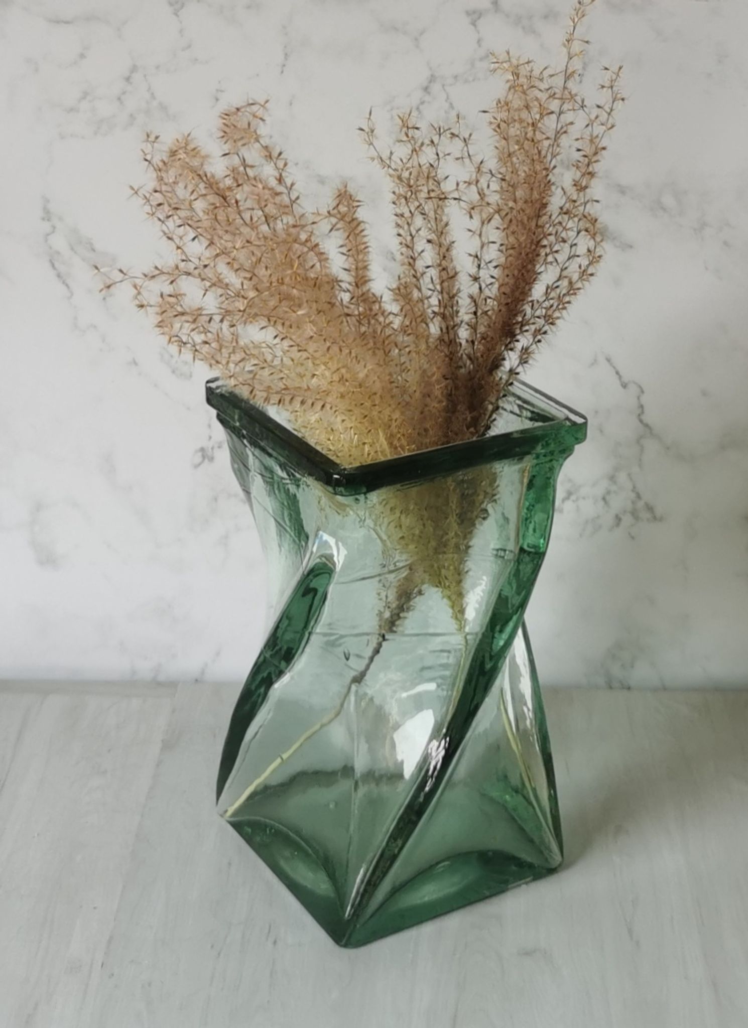 Vase design verre torsadé