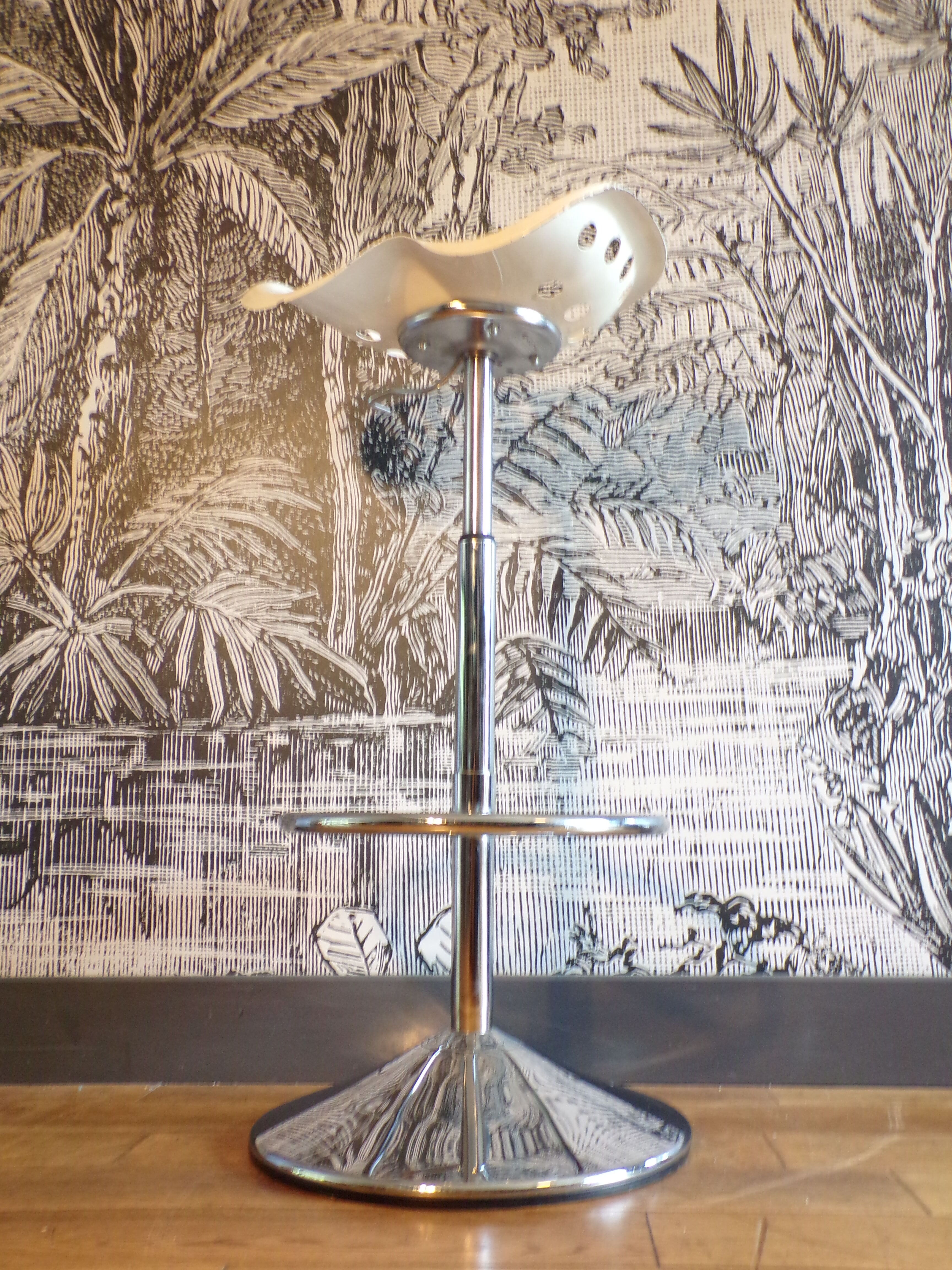 Mirima 1970 white stool