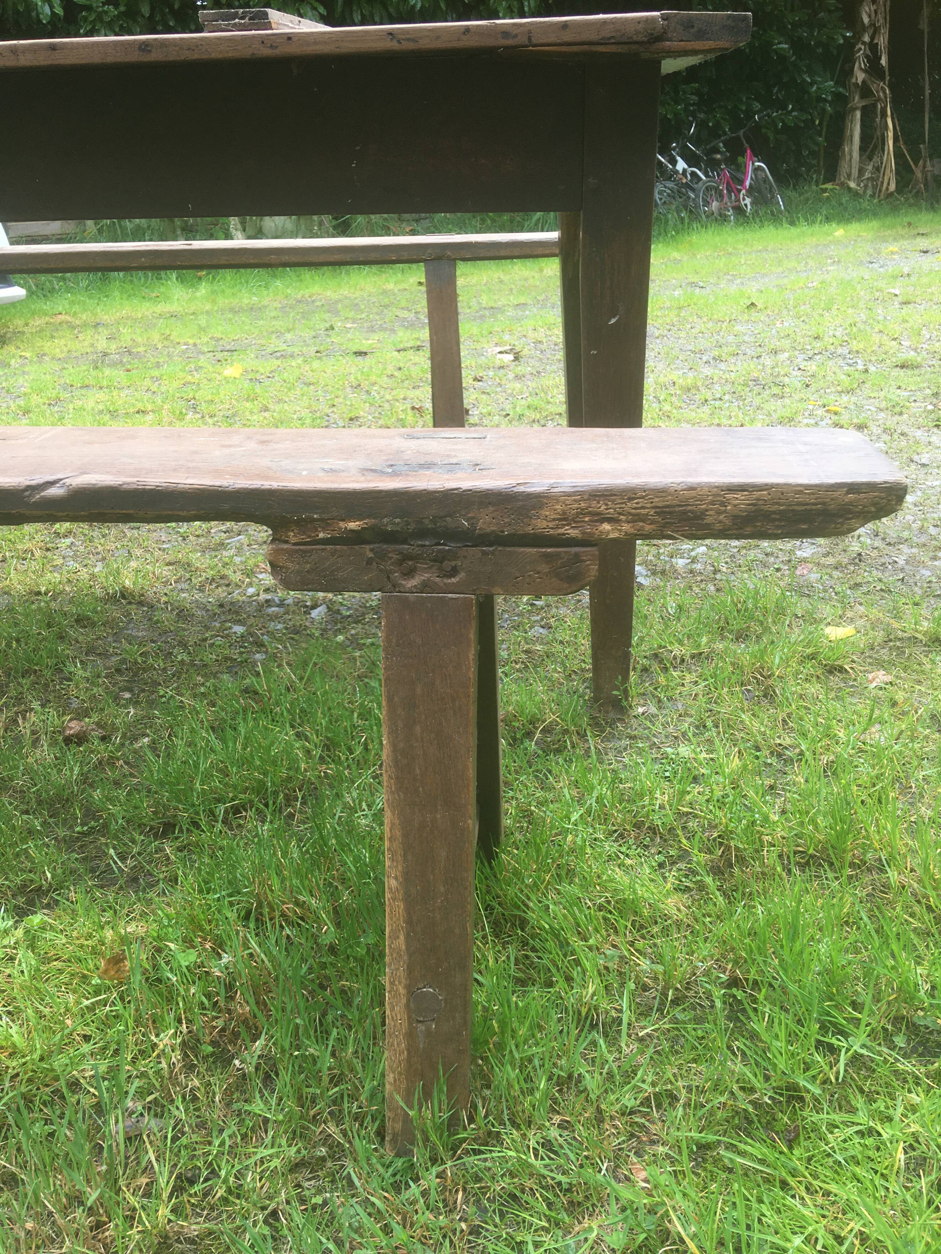 Table farm old spindle feet