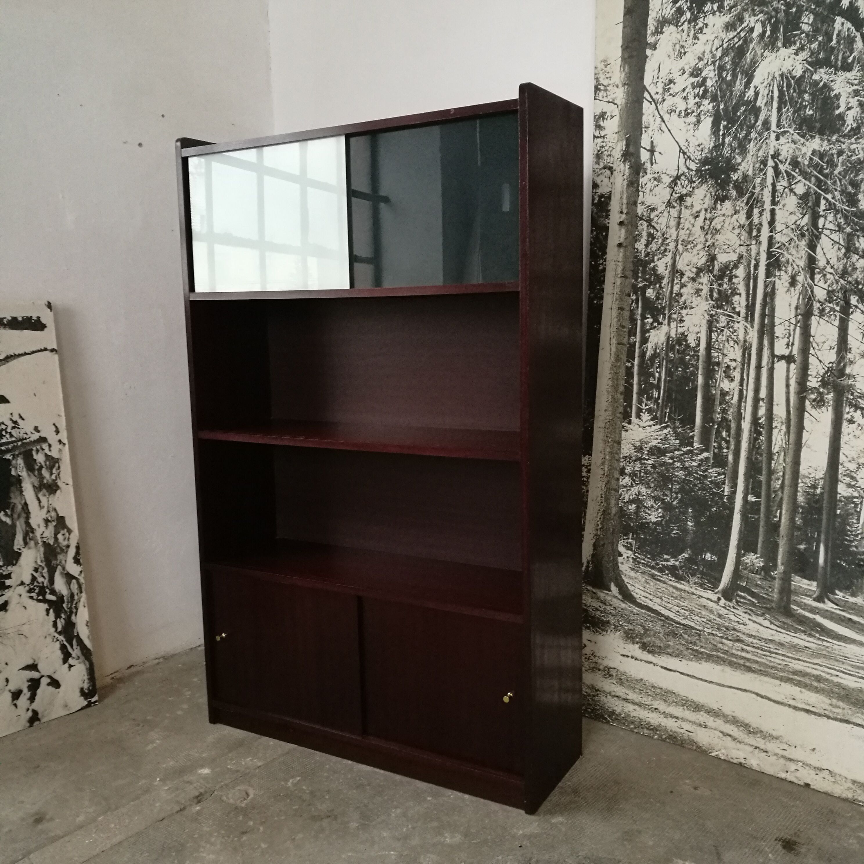 Vintage shelf library