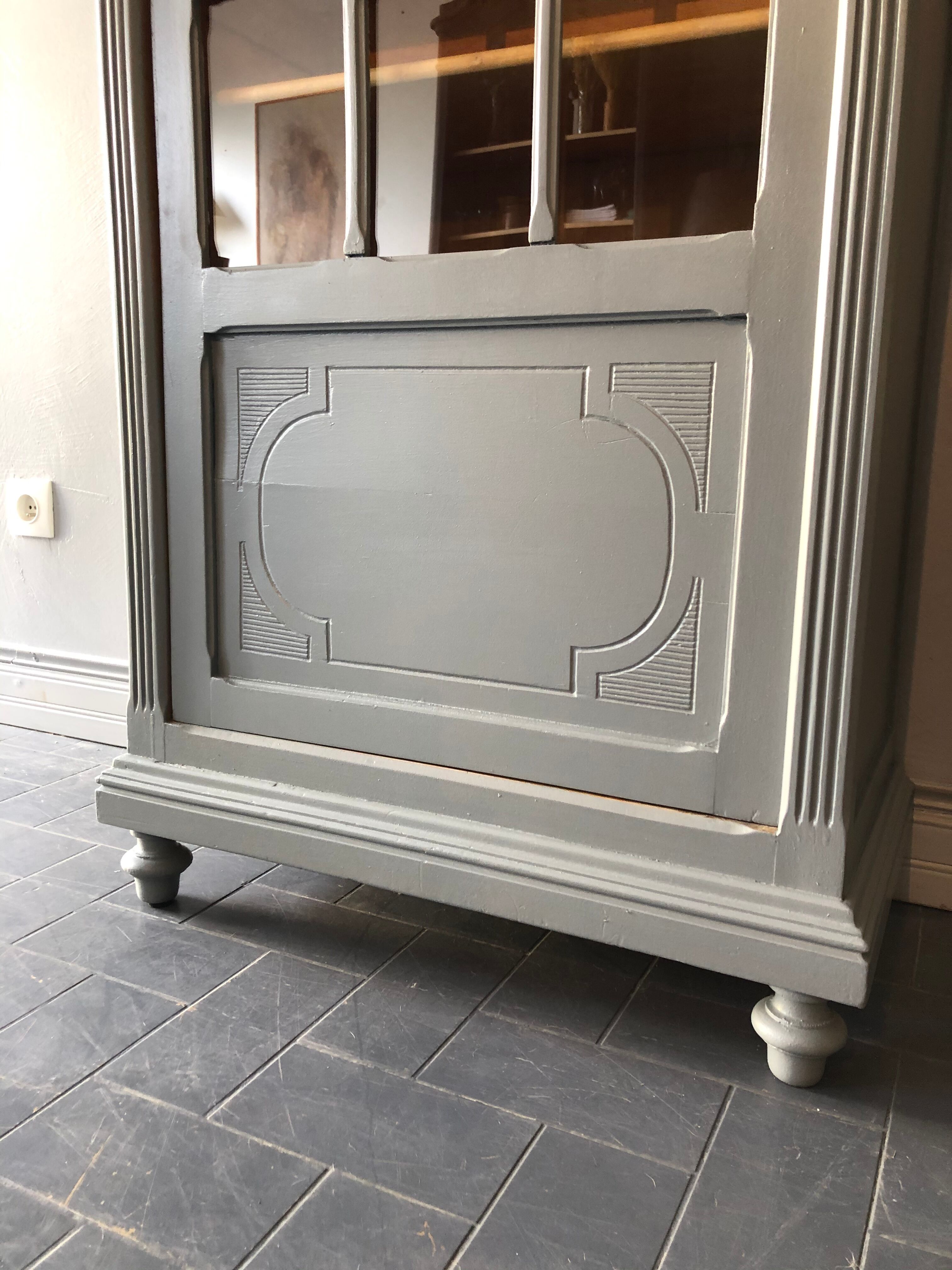 Glass showcase