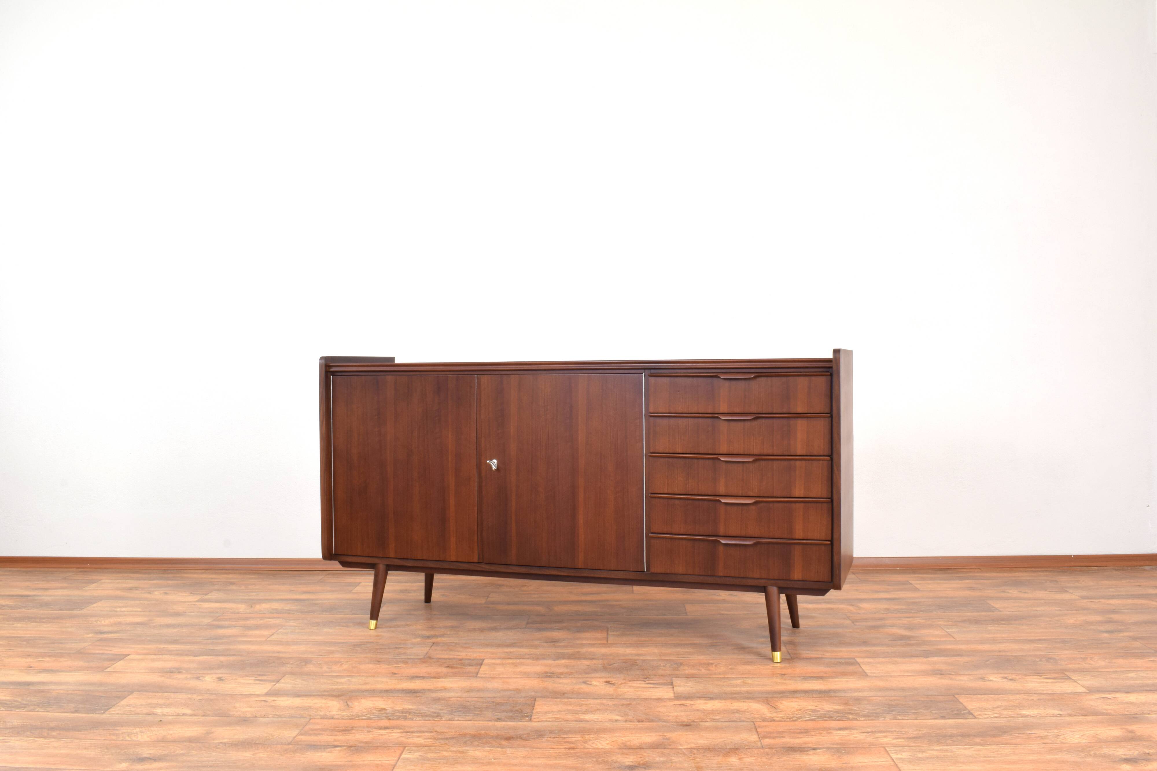 Enfilade vintage en noyer de Möbelhaus Alfred Hübner, Allemagne, années 1960.