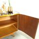 Buffet vintage avec plateau en verre et bord en laiton, meuble TV