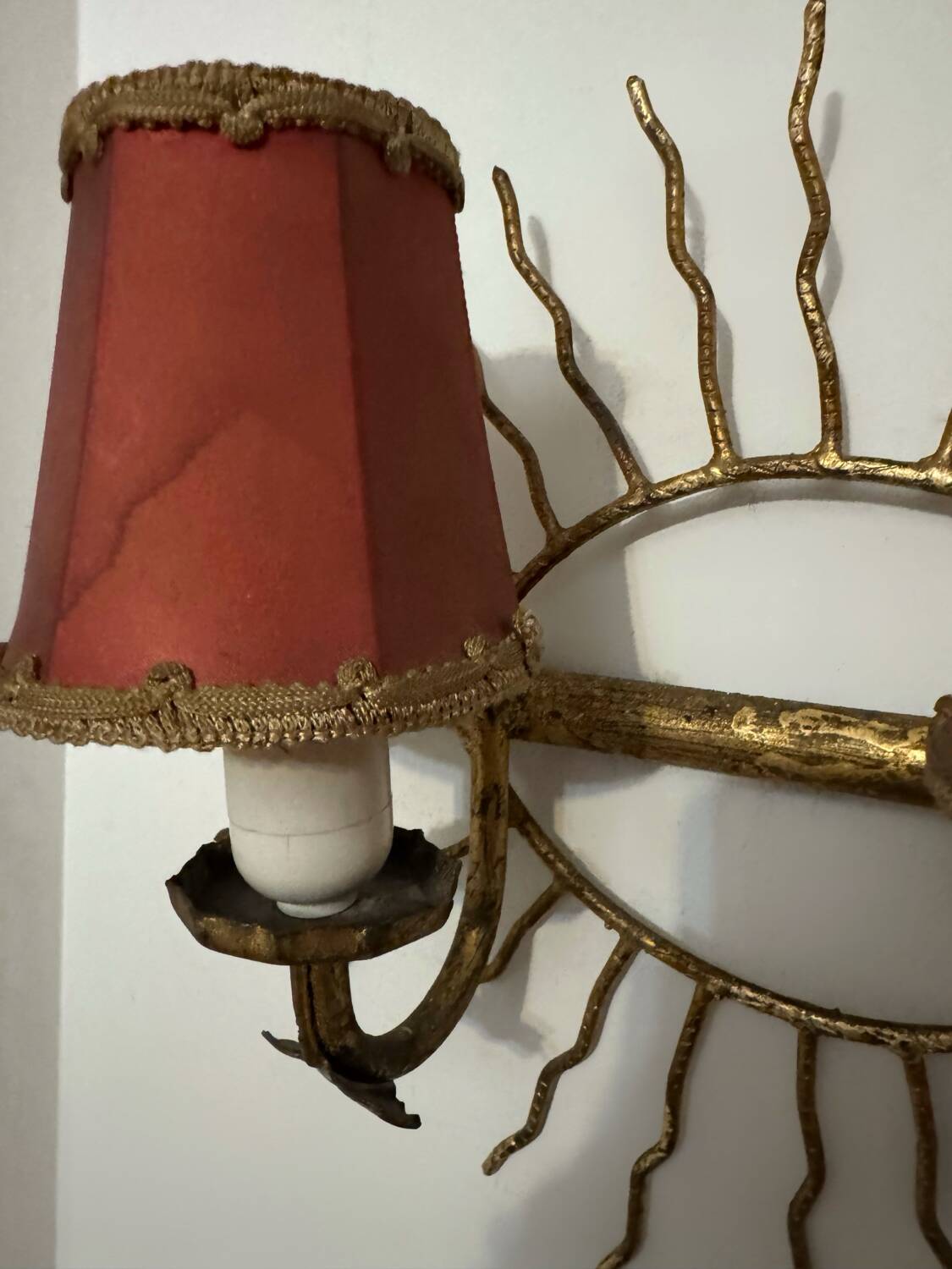 Applique soleil feuillage dorée années 60
