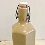 Bouteille en terre craquelée