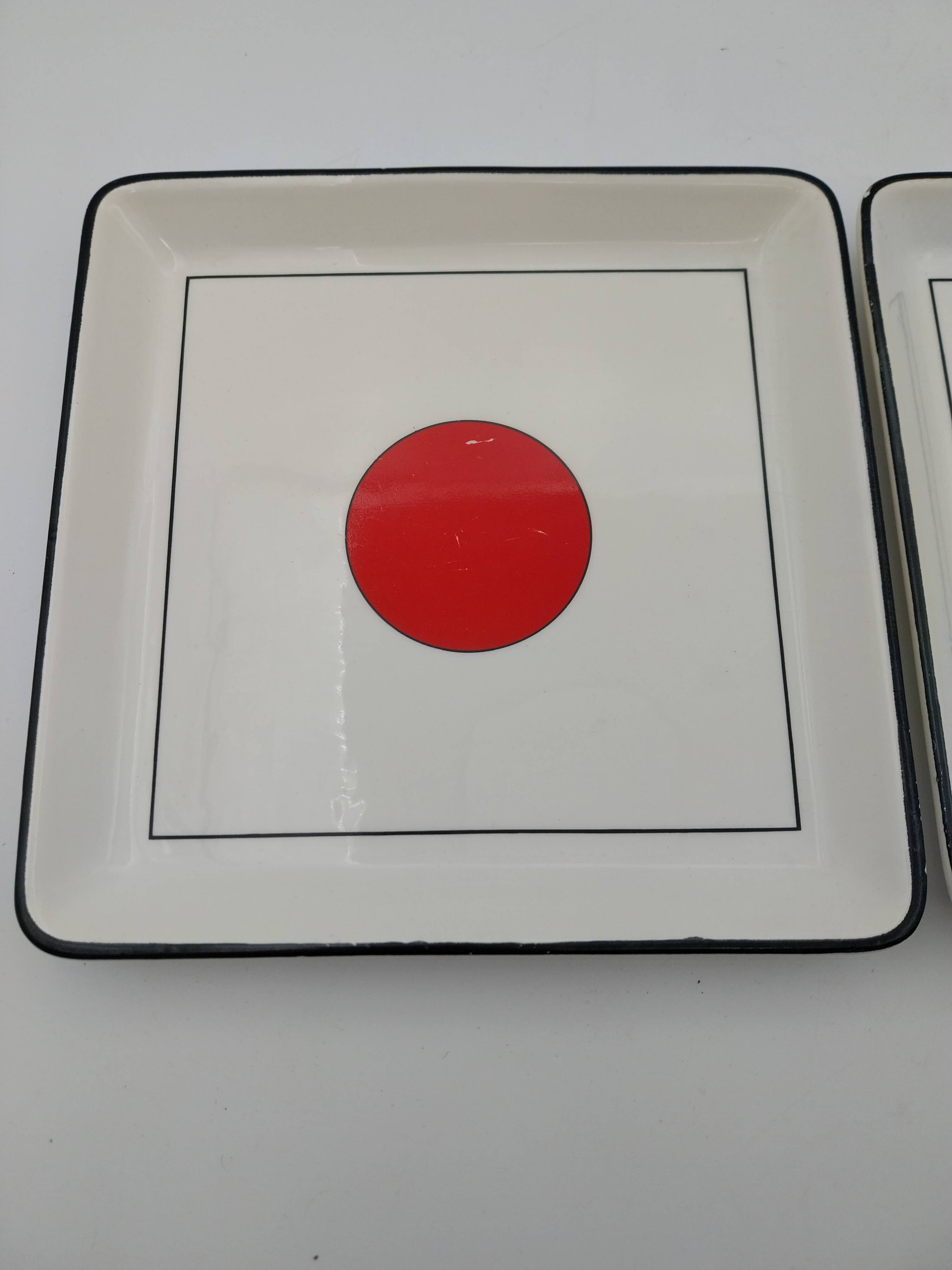 2 Tokyo Gien square plates
