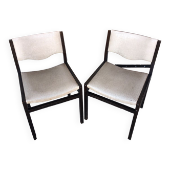 Paire de chaises scandinaves bois & skaï crème vintage