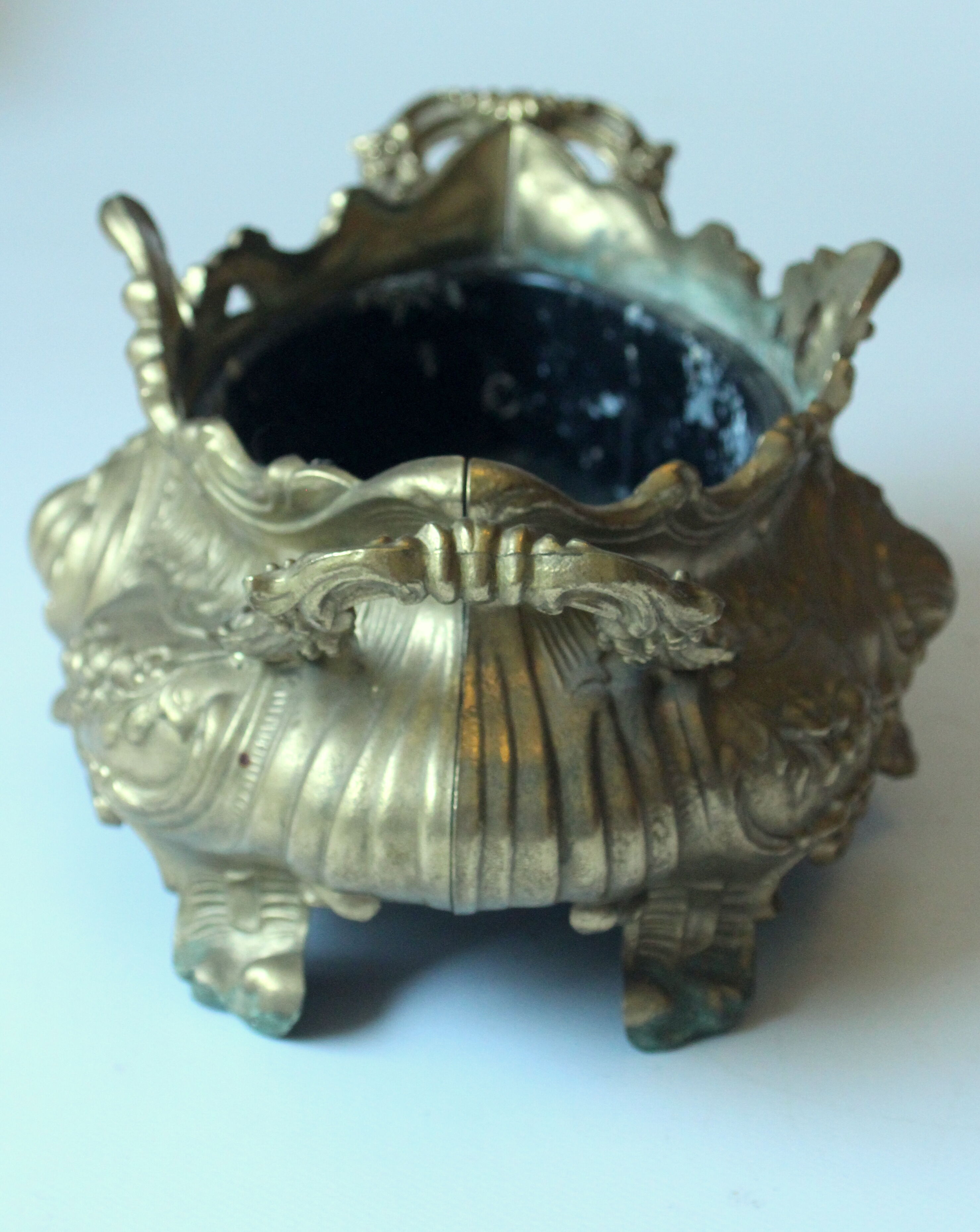 1900s Art Nouveau solid brass Jardinière with metal insert