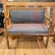 Charmante banquette vintage esprit chalet – laine grise & rayures roug