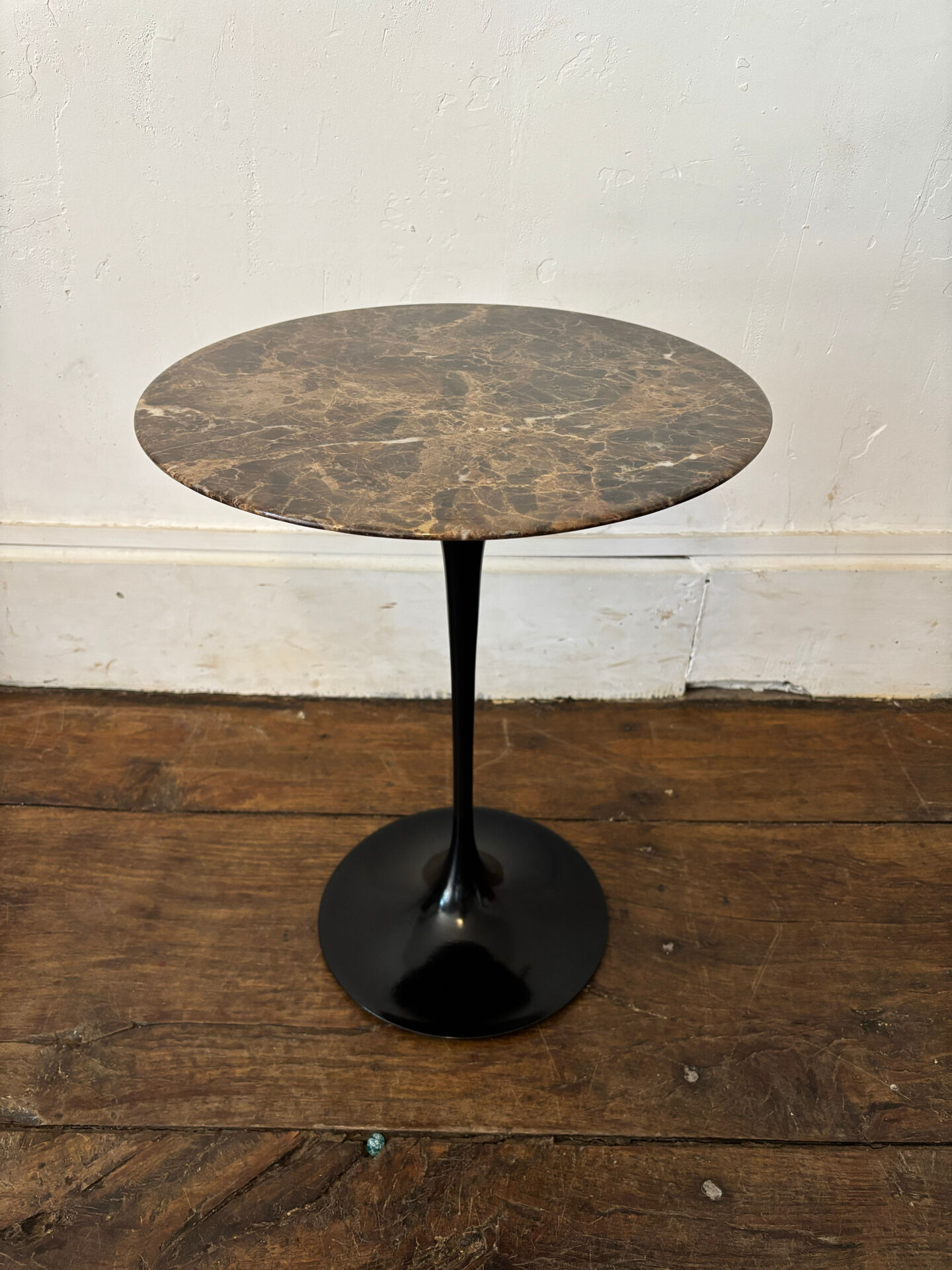 Tulip Table by Eero Saarinen