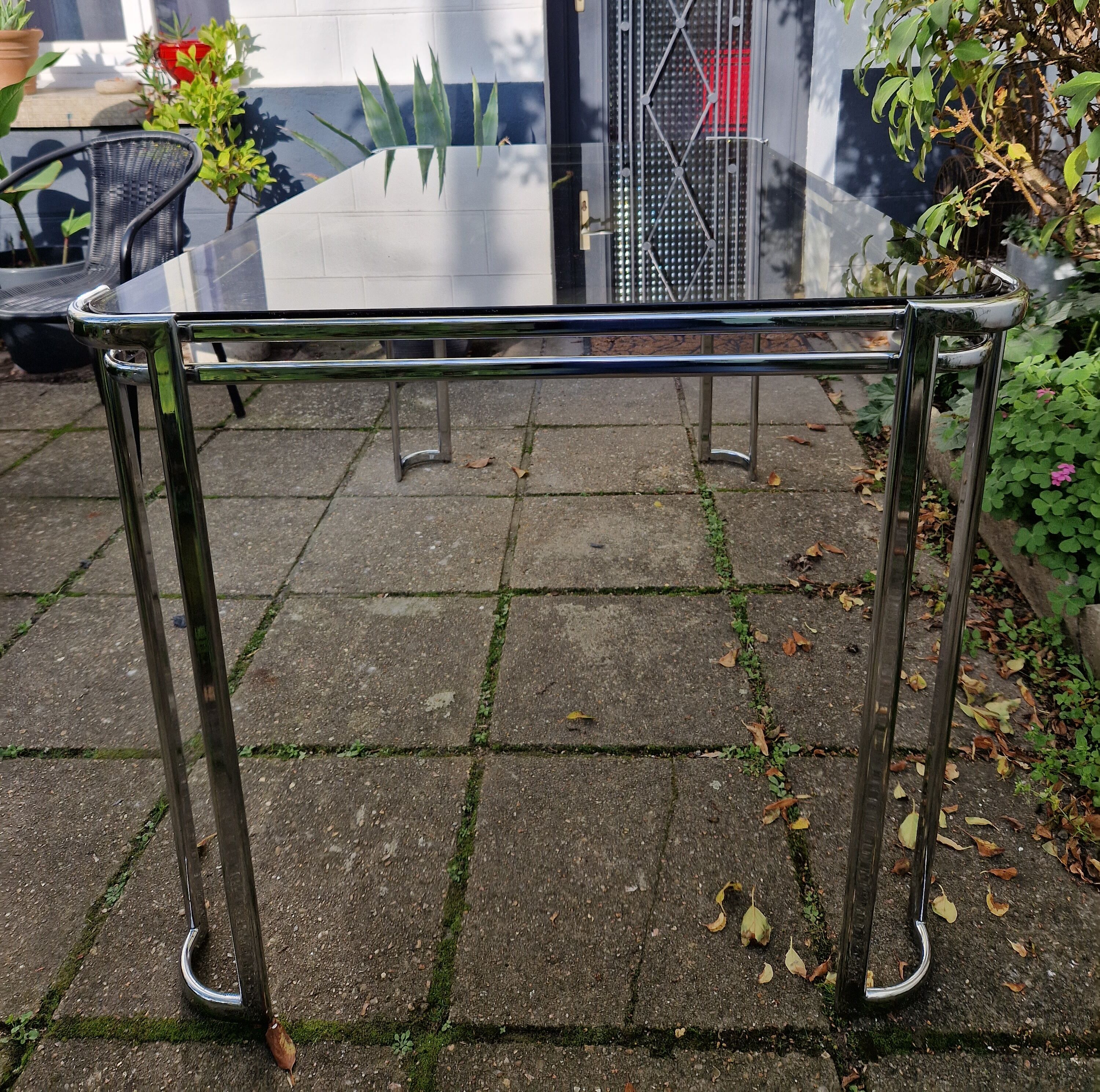 Table en métal chromé 1970 circa