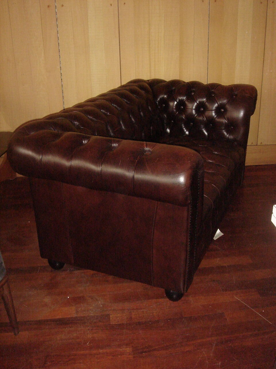 2 seater leather chesterfield sofa