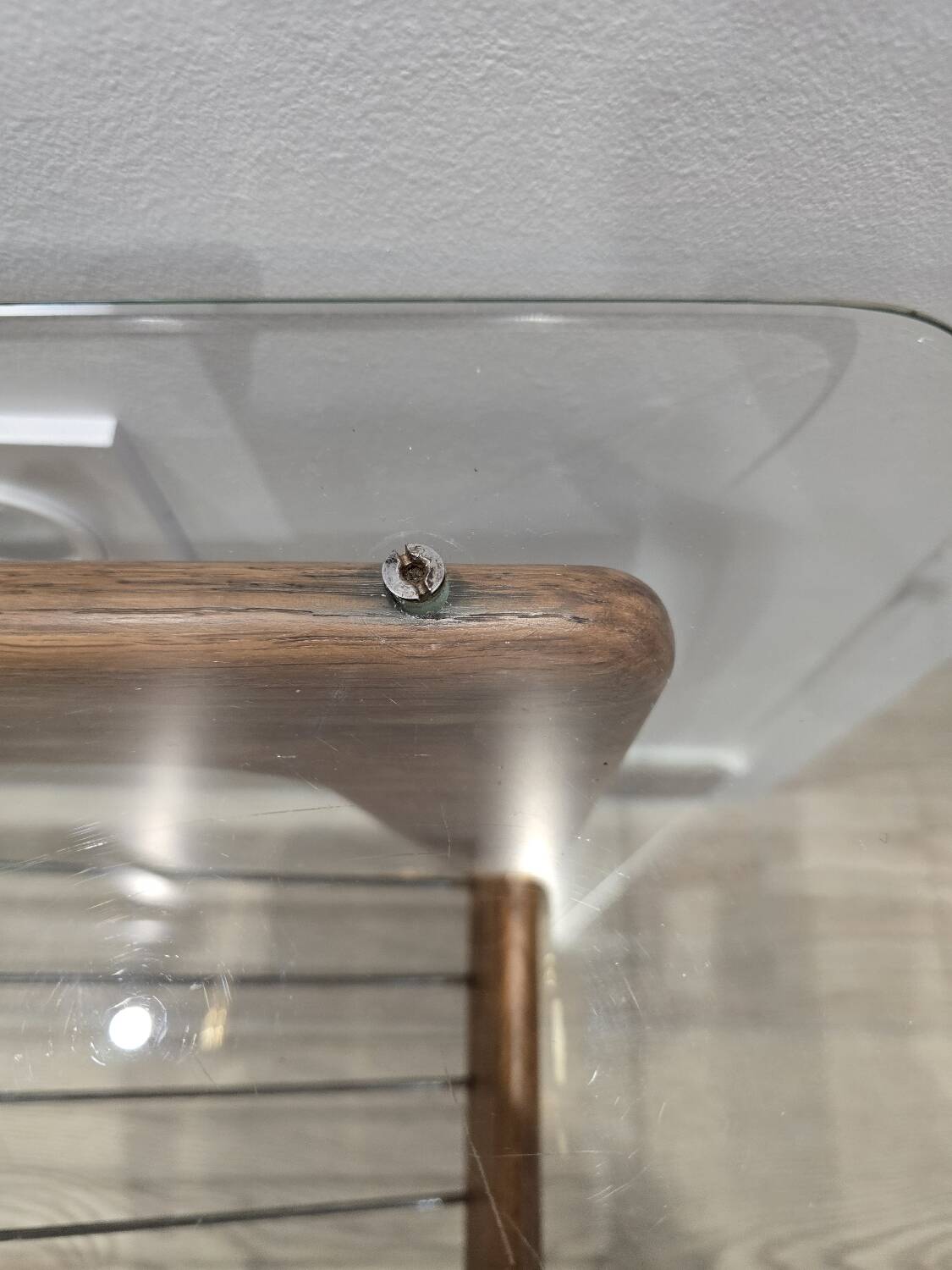 Table basse vintage en bois et verre – Design scandinave 50’s