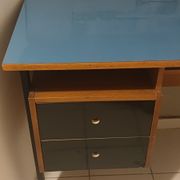 Bureau vintage bois années 1950, plateau bleu