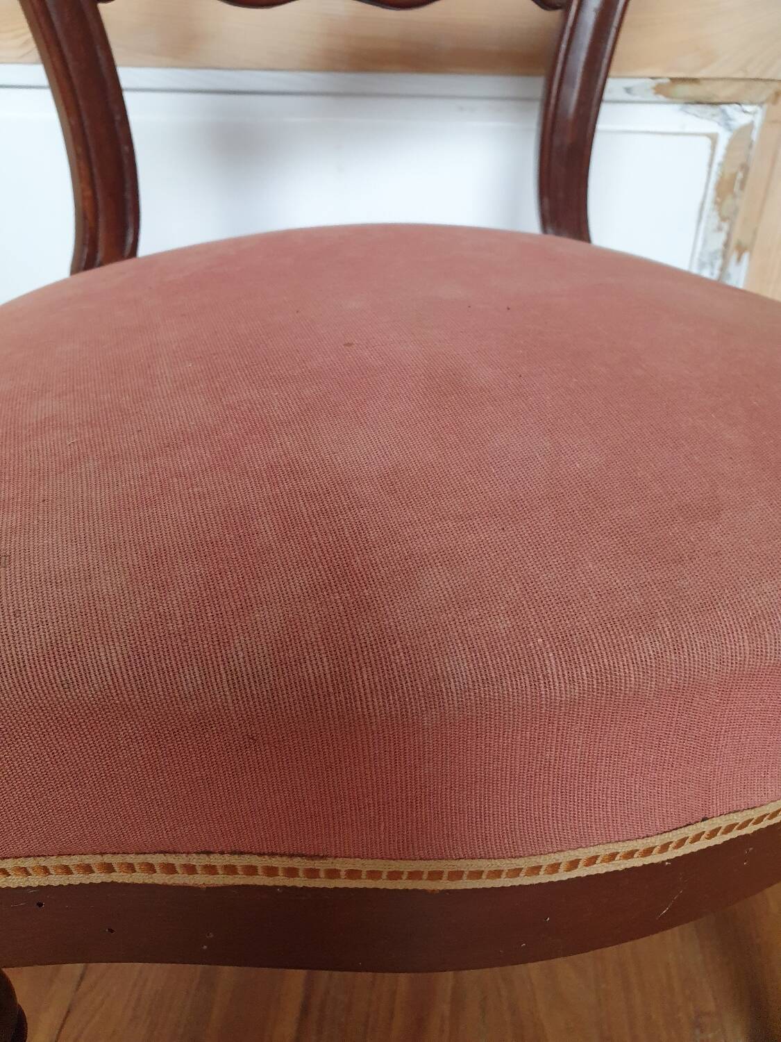 Chaise style Louis Philippe rosé