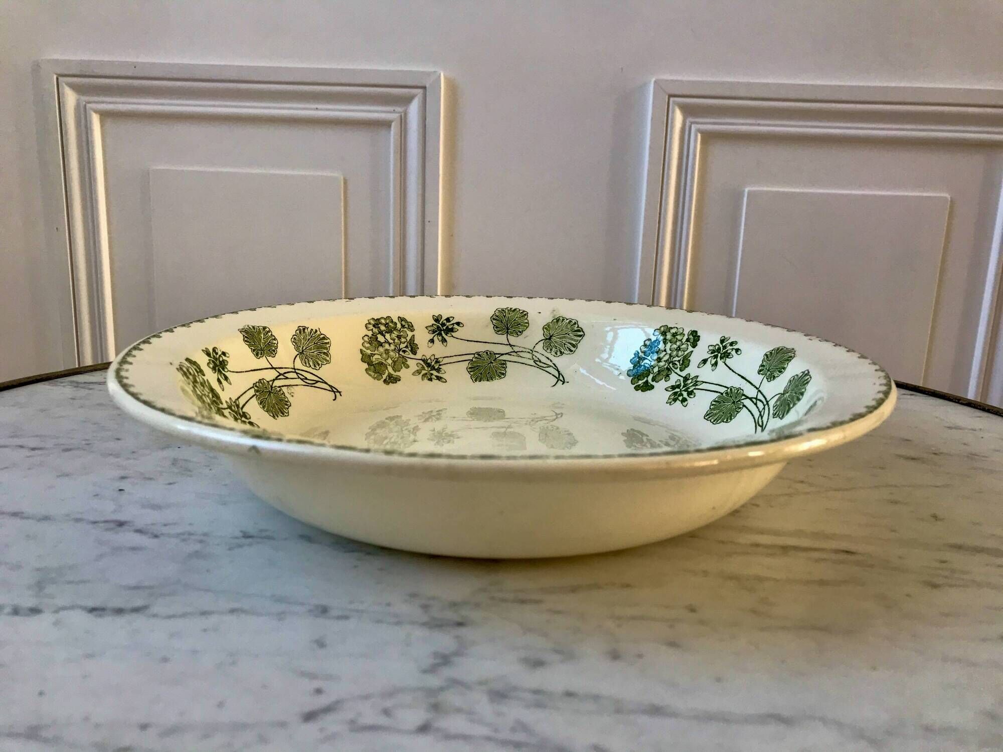 hollow dish in Digoin Sarreguemines Iron Earth model green "Geranium" late 19th century