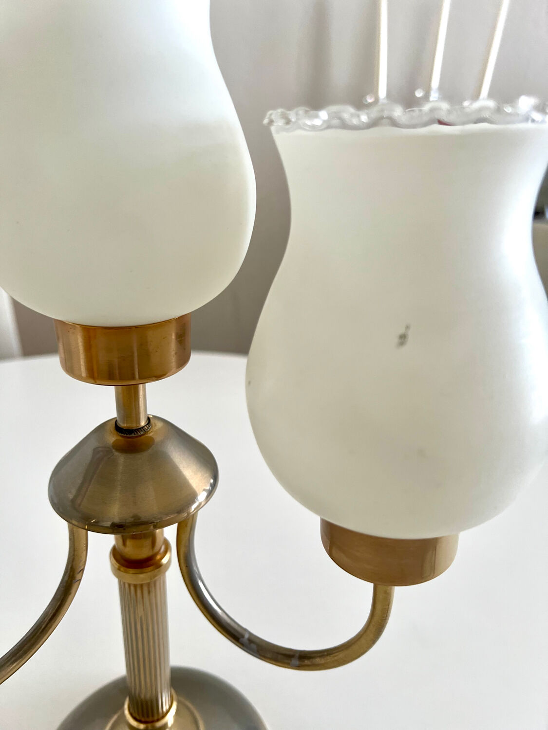 Vintage table lamp with 5 lights – frosted glass and gold metal