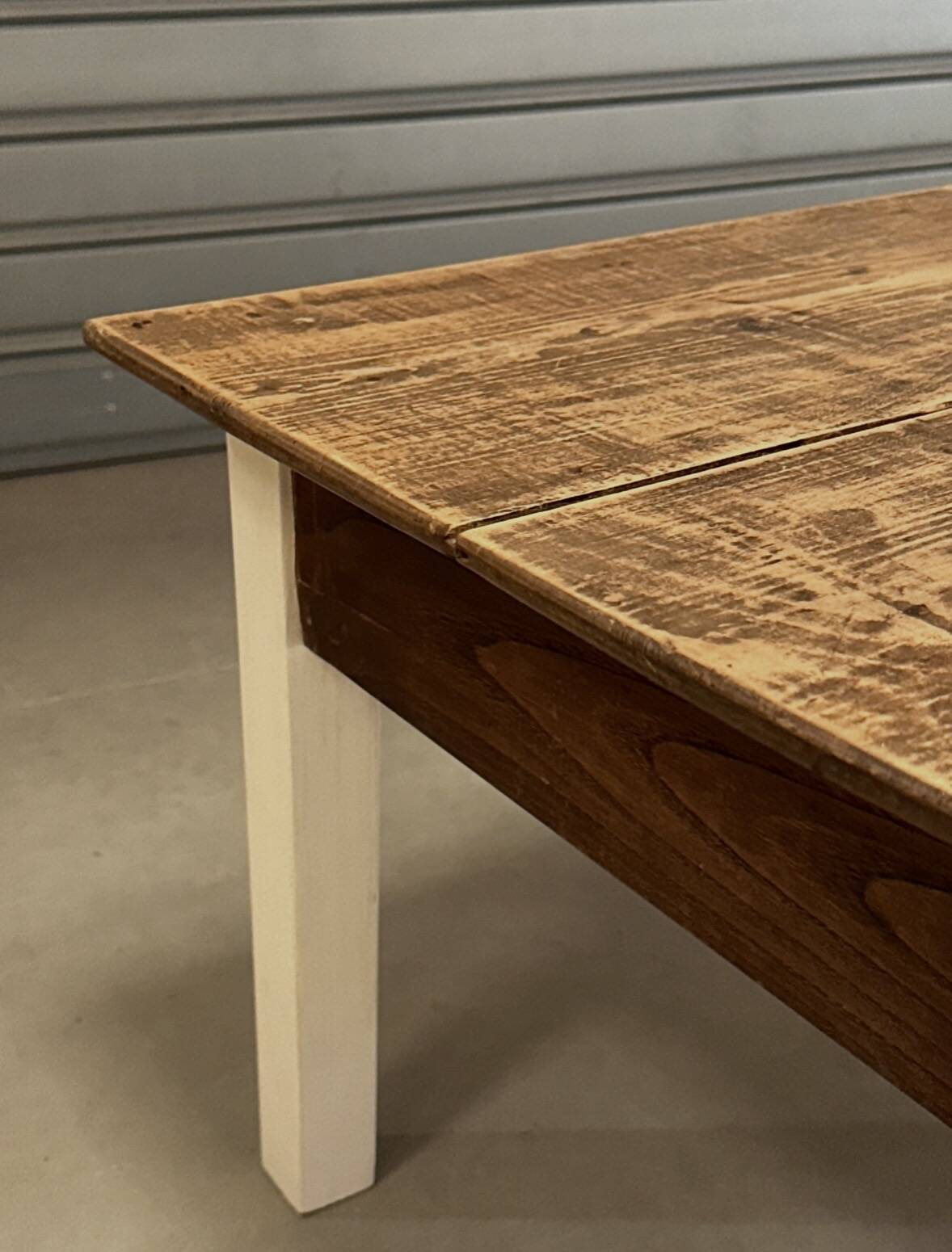 Table basse en bois avec tiroir