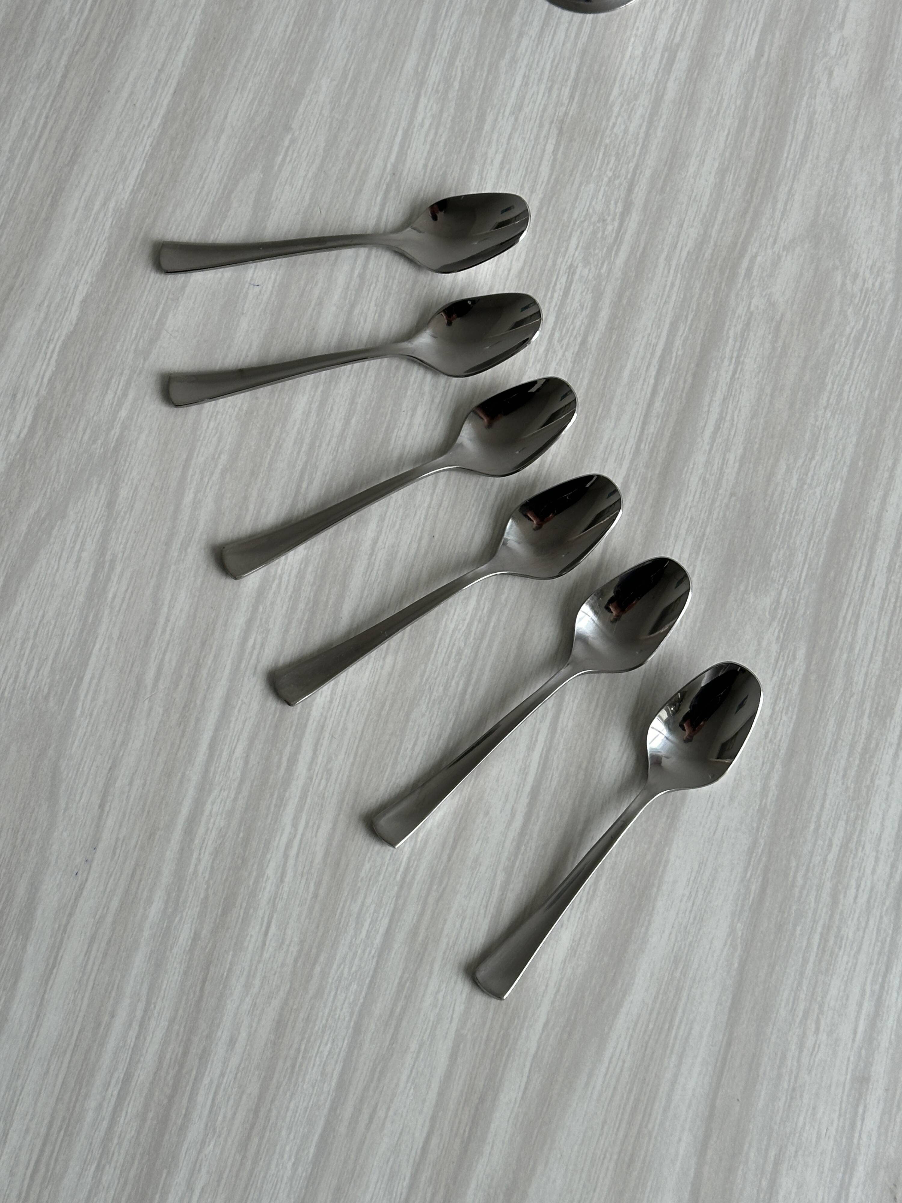 6 silver metal egg cups