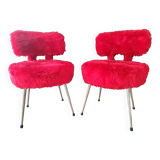 Paire de chaises moumoute rouge cardinal authentiques années 60