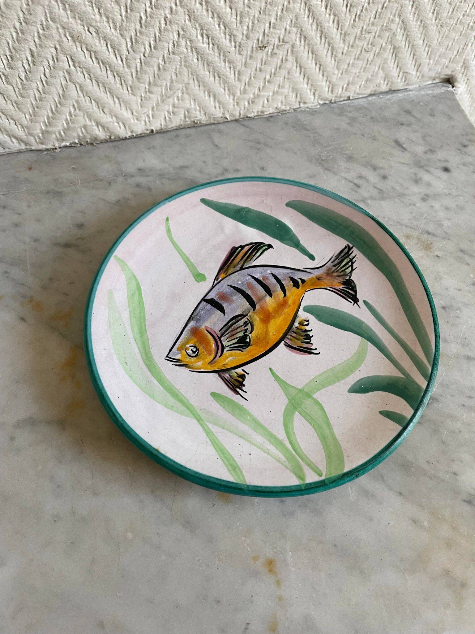 Valaluris plate fish decor