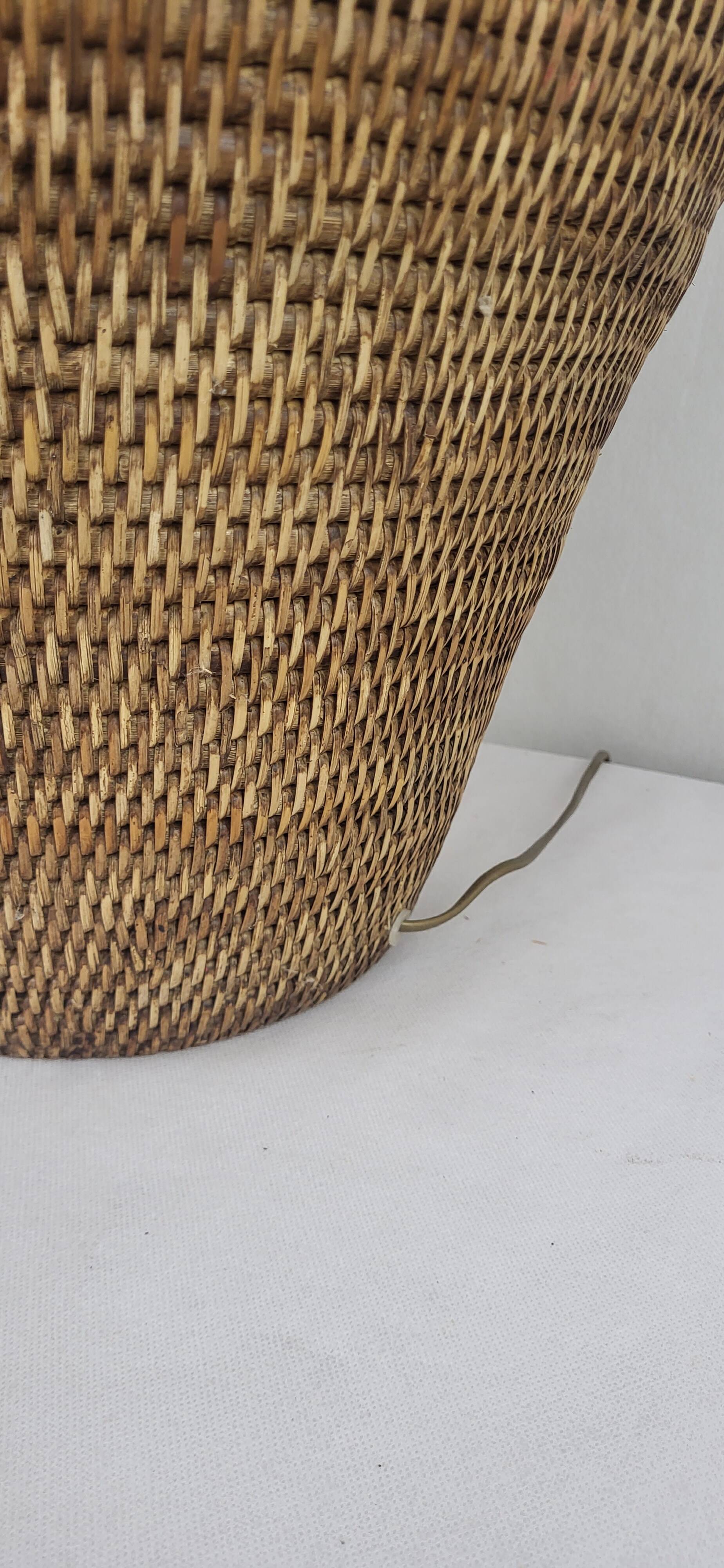 Woven rattan lamp base