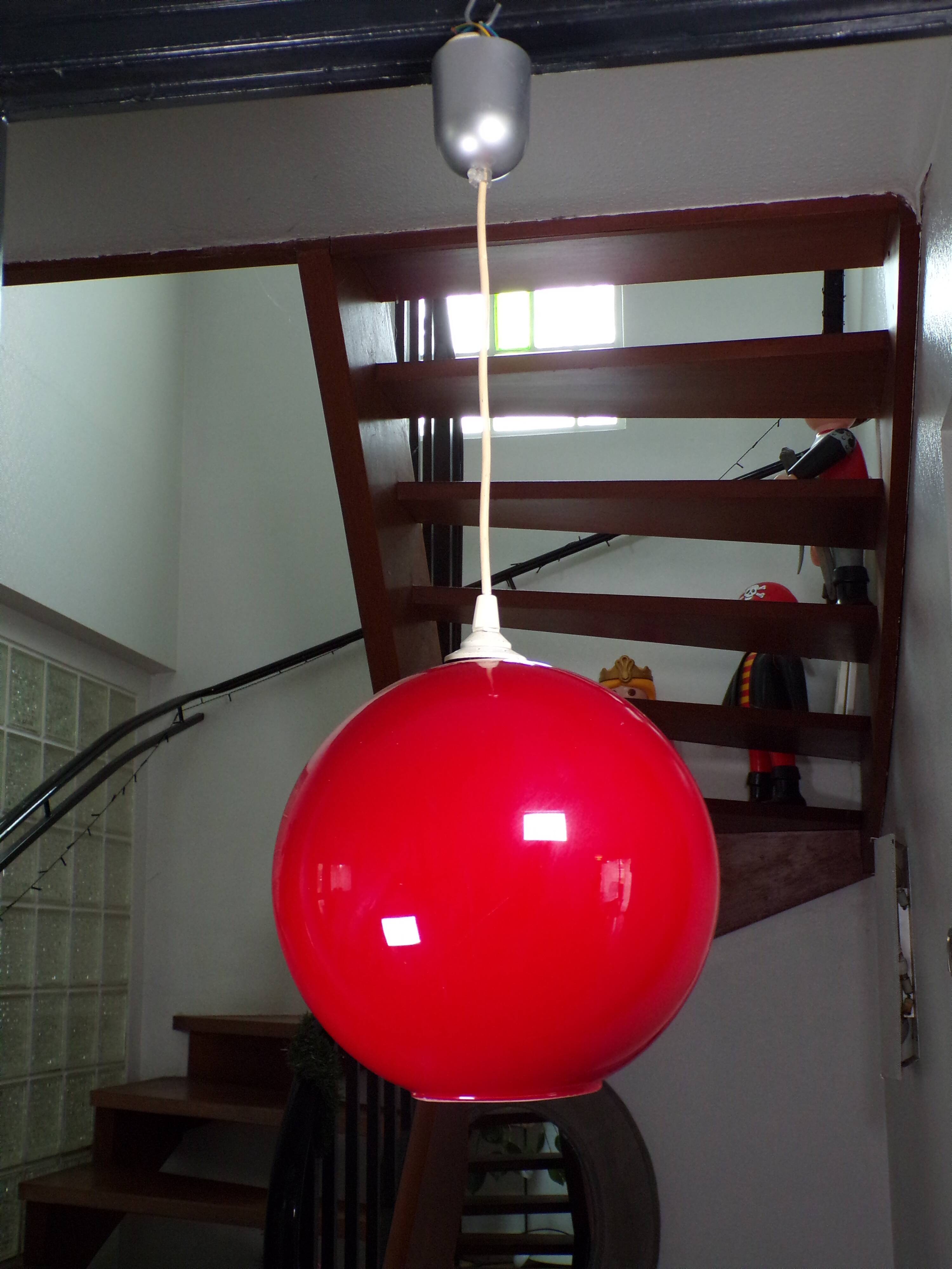 Suspension boule opaline rouge Ø30cm