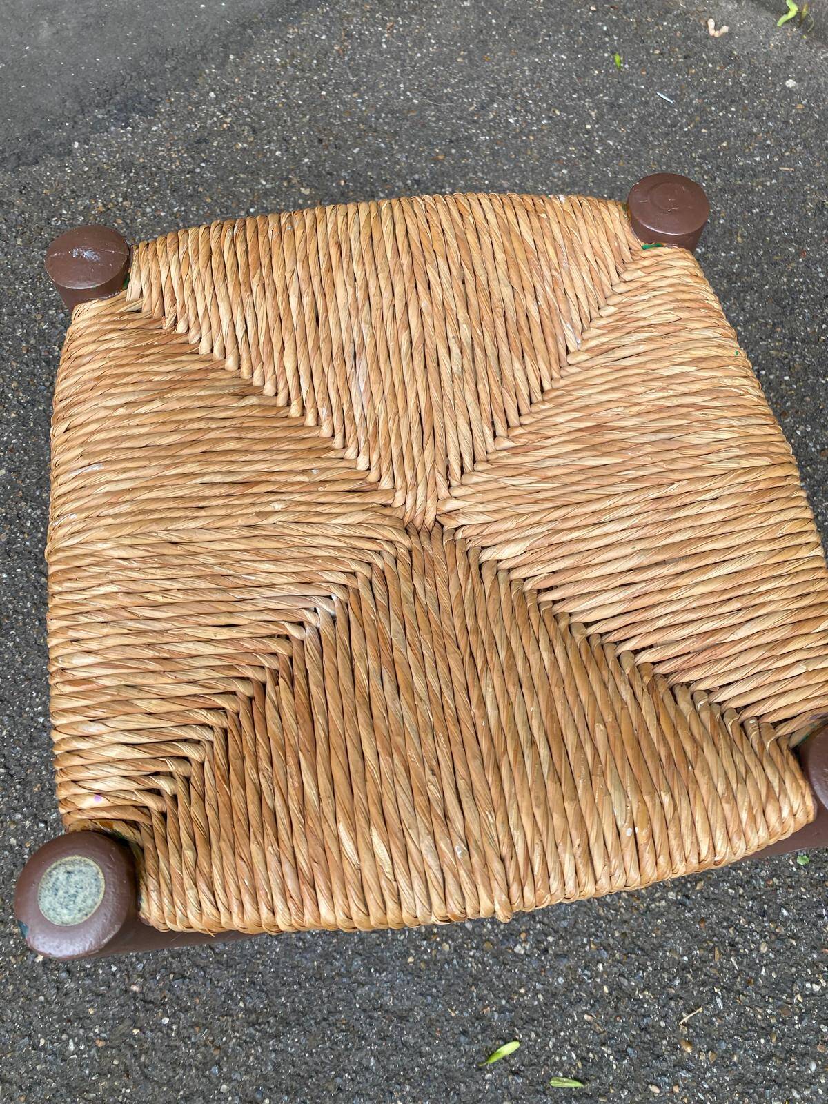 Traditional farmhouse stool in solid wood with straw seat.
