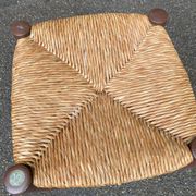 Tabouret de ferme traditionnel en bois massif paillé