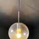 Suspension globe en verre soufflé bullé, monture chromée