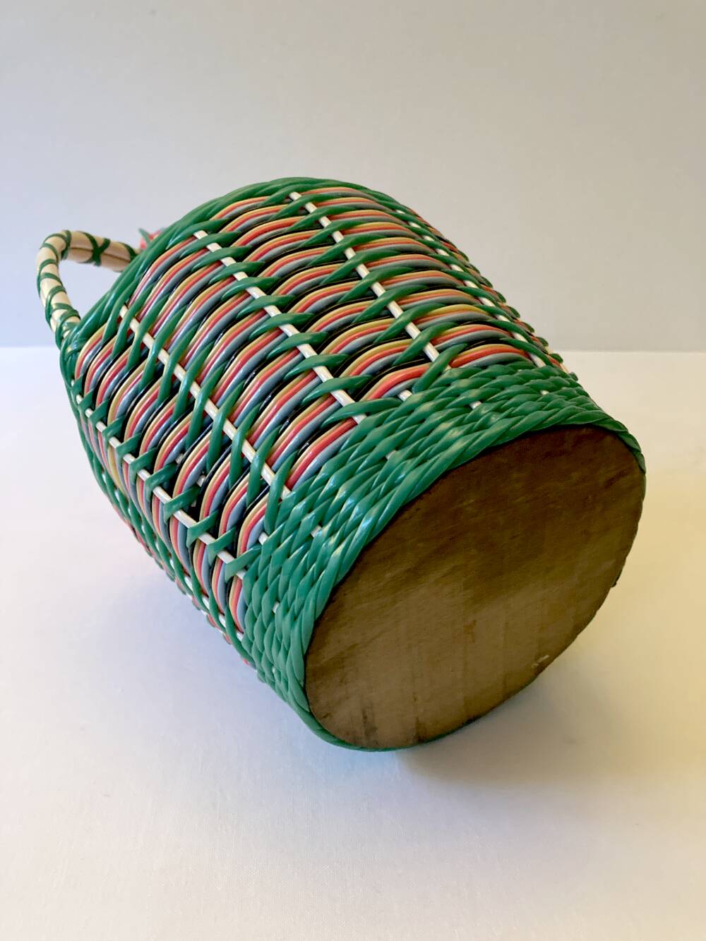 Scoubidou demijohn bottle