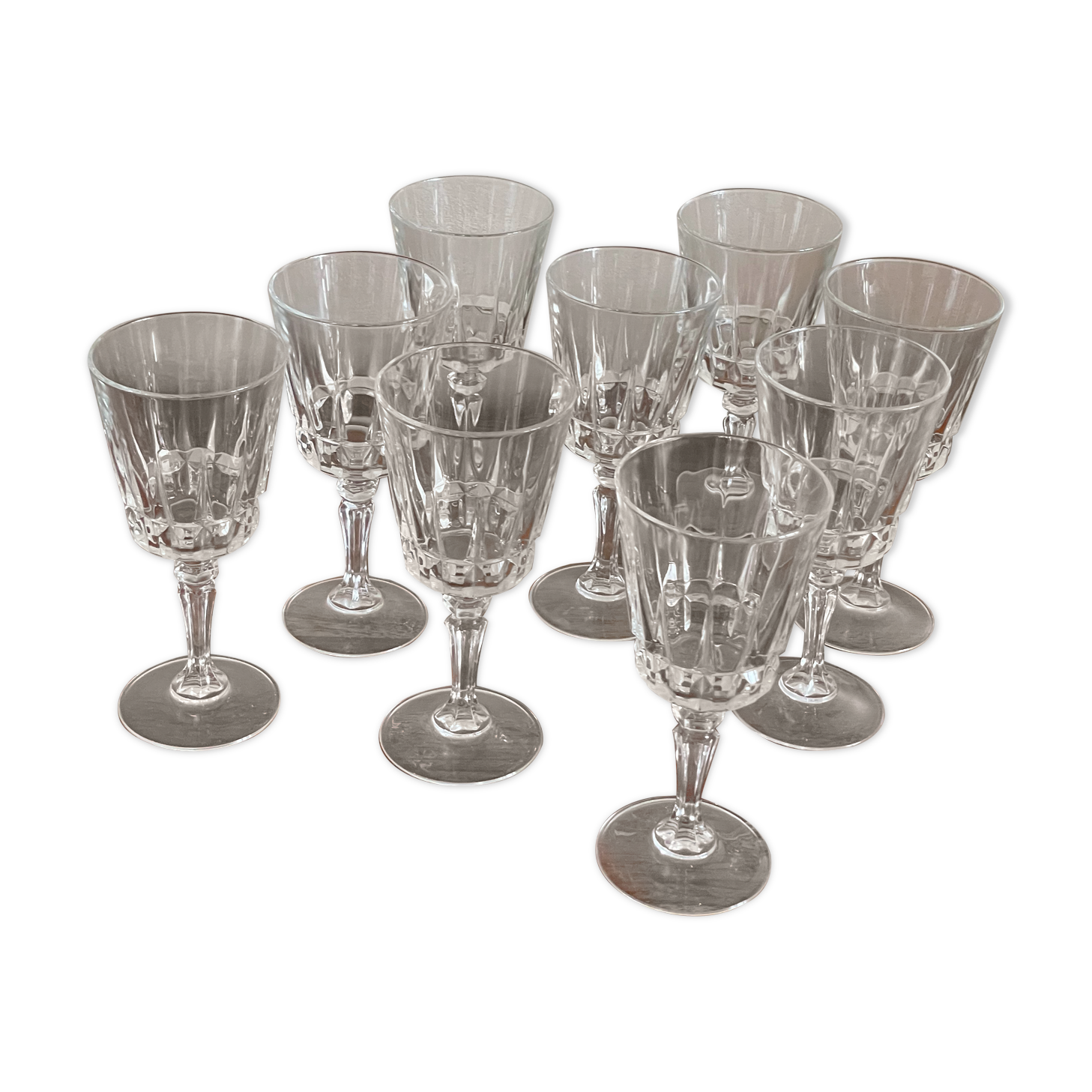 9 glasses with wine feet in chissed glass