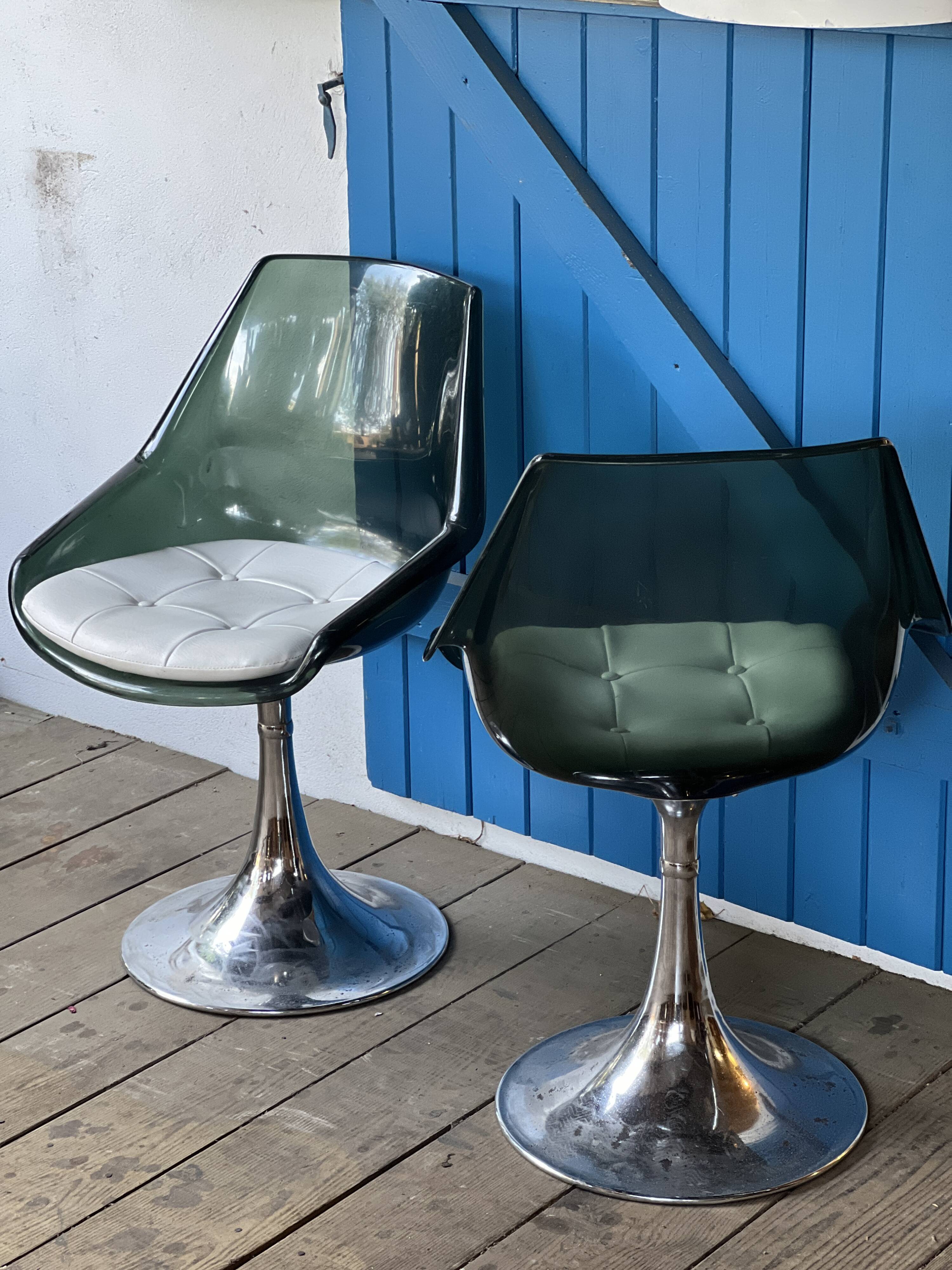 Paire de chaises pieds tulipe