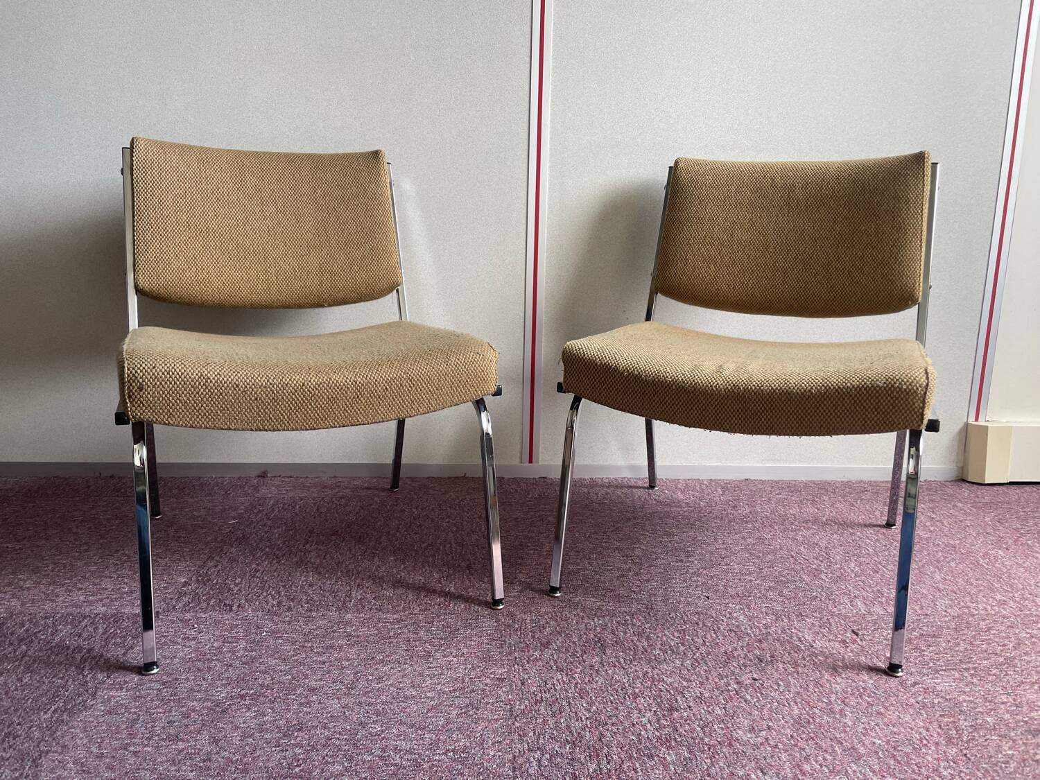 Paire de chauffeuses années 1970